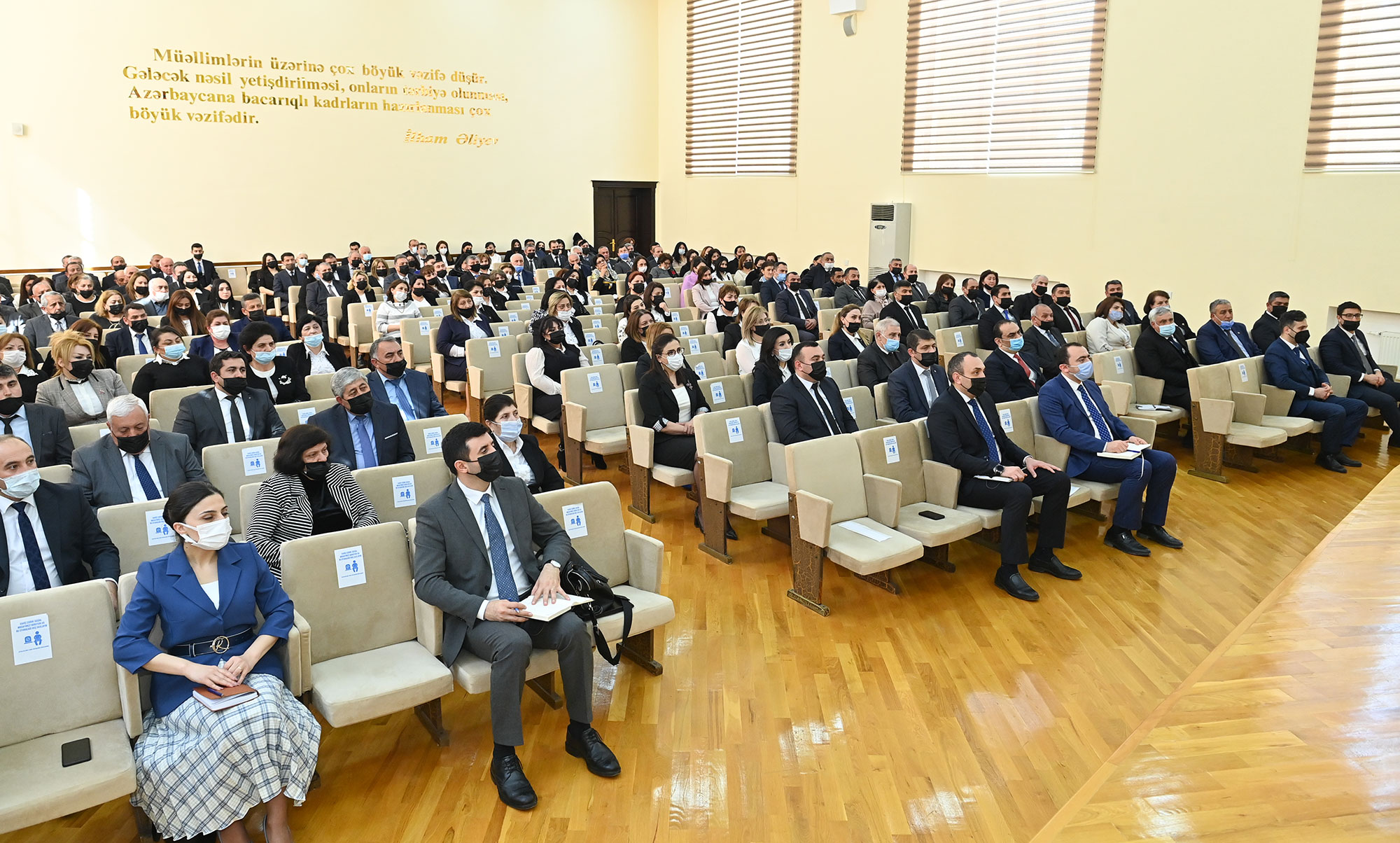 Emin Əmrullayev Gəncə-Daşkəsən Regional Təhsil İdarəsinə daxil olan bölgələrin təhsil işçiləri ilə görüşüb