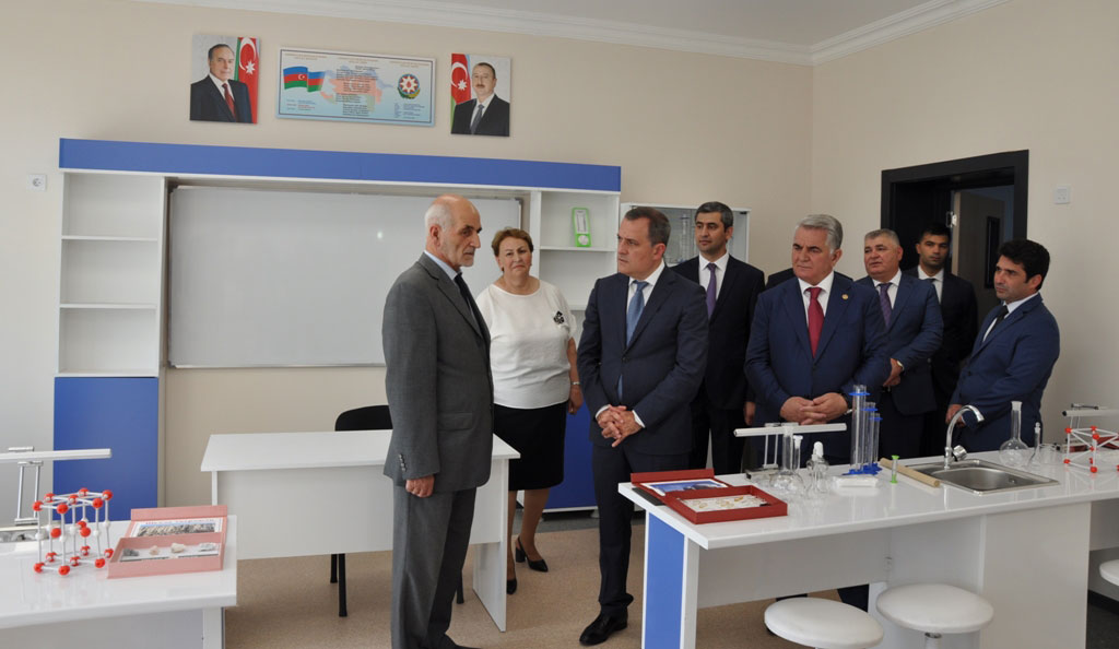 Təhsil naziri Biləsuvarda məktəb açılışında iştirak edib