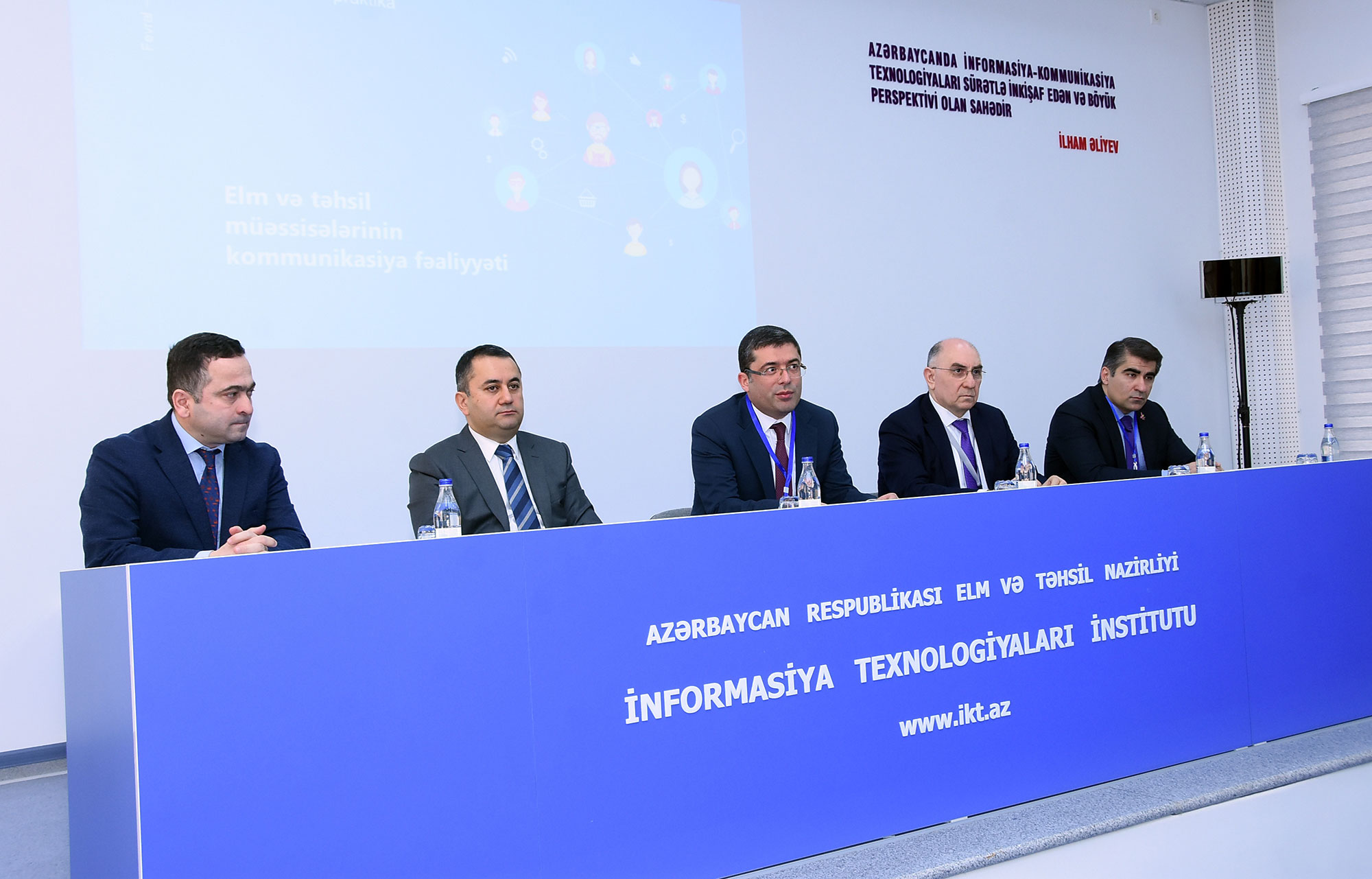 Rəssamlıq Akademiyasının rektoru kollektivə təqdim edilib