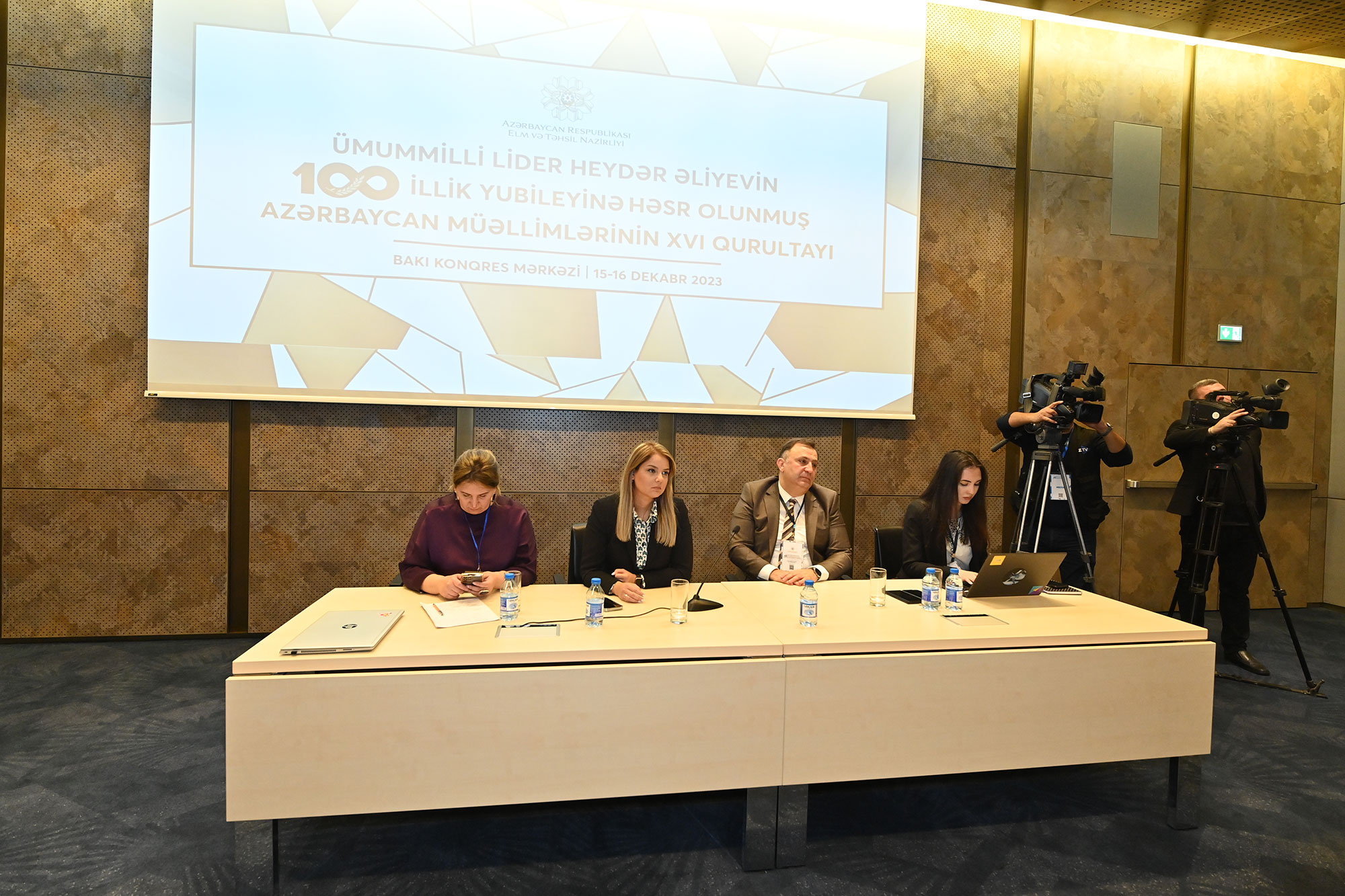 Azərbaycan müəllimlərinin XVI qurultayının ikinci gününün panel sessiyaları