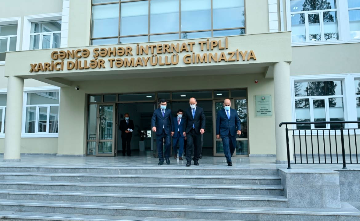 Təhsil naziri Gəncə şəhər İnternat tipli xarici dillər təmayüllü gimnaziyada olub
