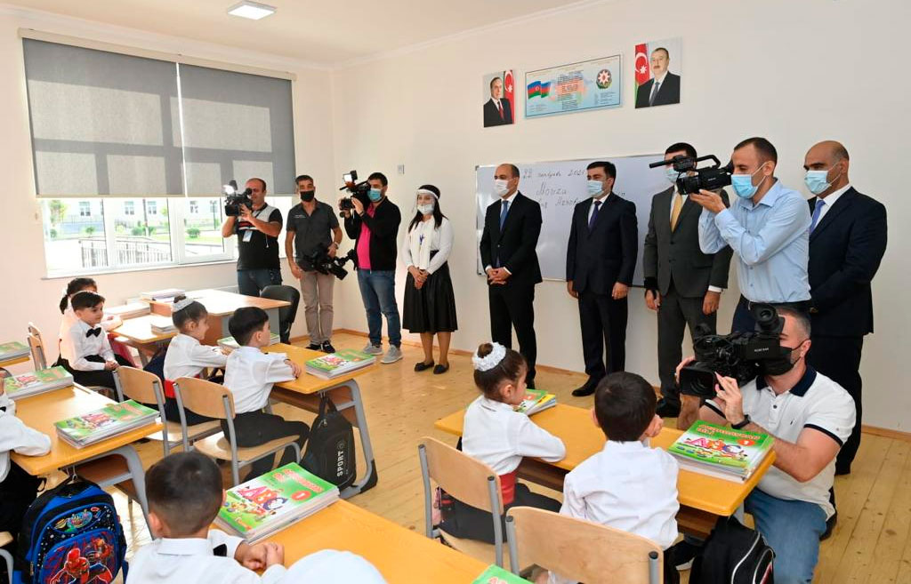 Təhsil naziri Gəncə şəhər İnternat tipli xarici dillər təmayüllü gimnaziyada olub