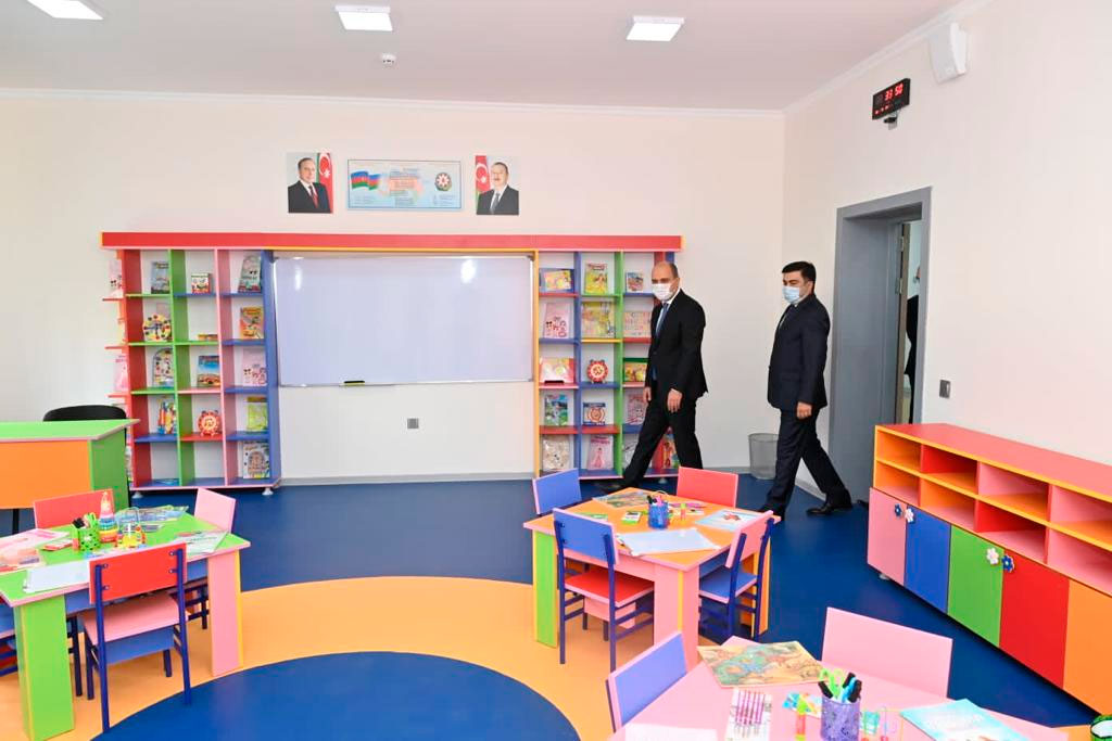 Təhsil naziri Gəncə şəhər İnternat tipli xarici dillər təmayüllü gimnaziyada olub