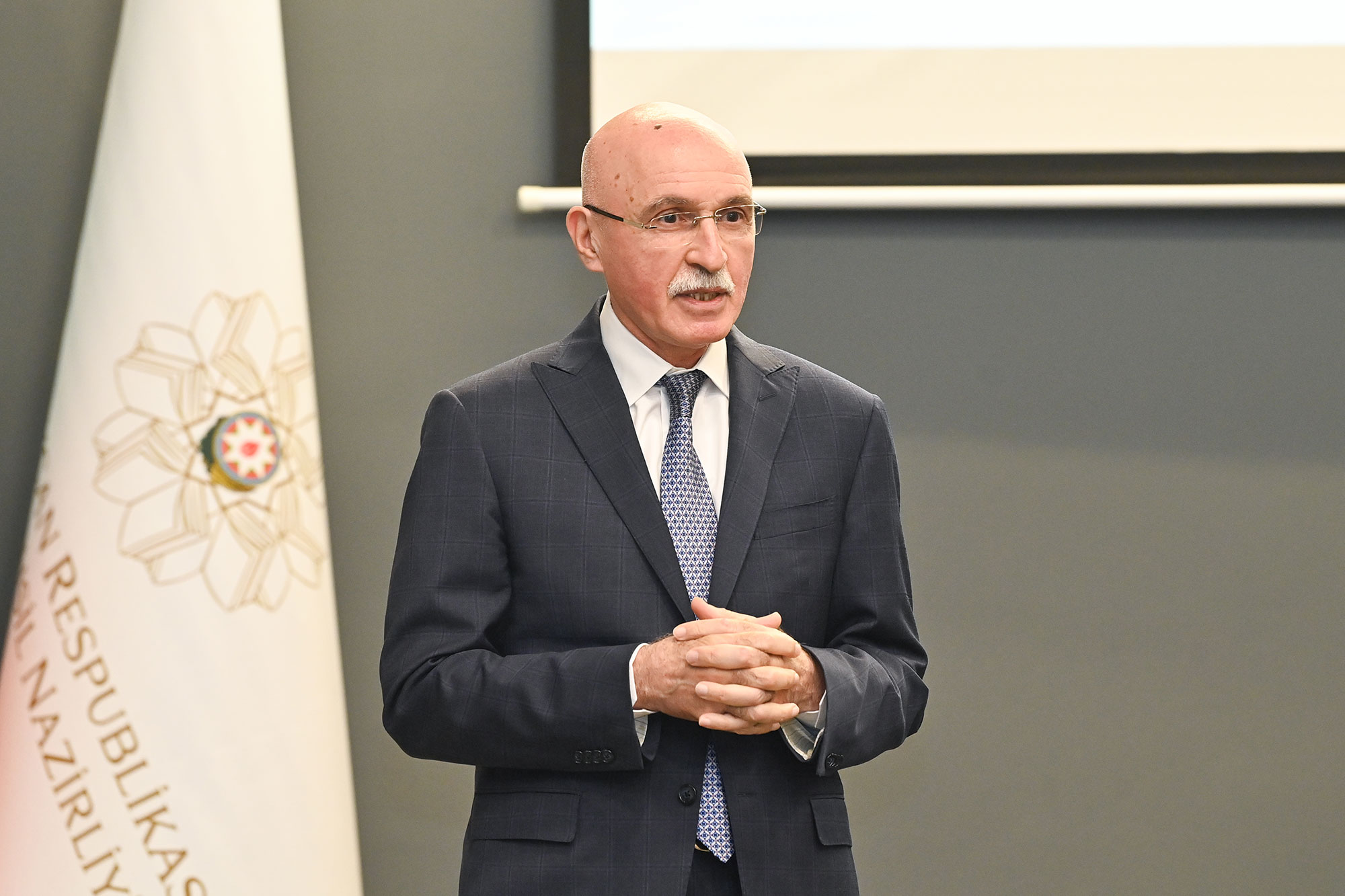 Nazir müavini “Maarifçi” tələbə-məzun təcrübə proqramının iştirakçıları ilə görüşüb