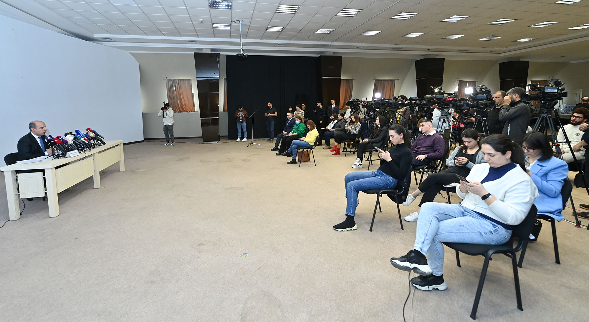 Elm və təhsil naziri media üçün brifinq keçirib