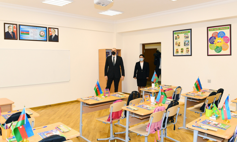 Prezident İlham Əliyev Sabunçu və Suraxanı rayonlarında yenidən tikilən məktəblərdə yaradılan şəraitlə tanış olub