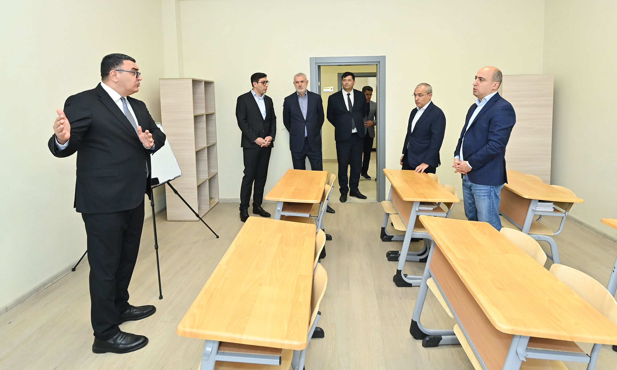 Avropa çempionatında yüksək nəticələr əldə etmiş güləşçilərlə və Xarici Dillər Təmayüllü Gimnaziyada təhsil alan şagird-güləşçilərlə görüş keçirilib