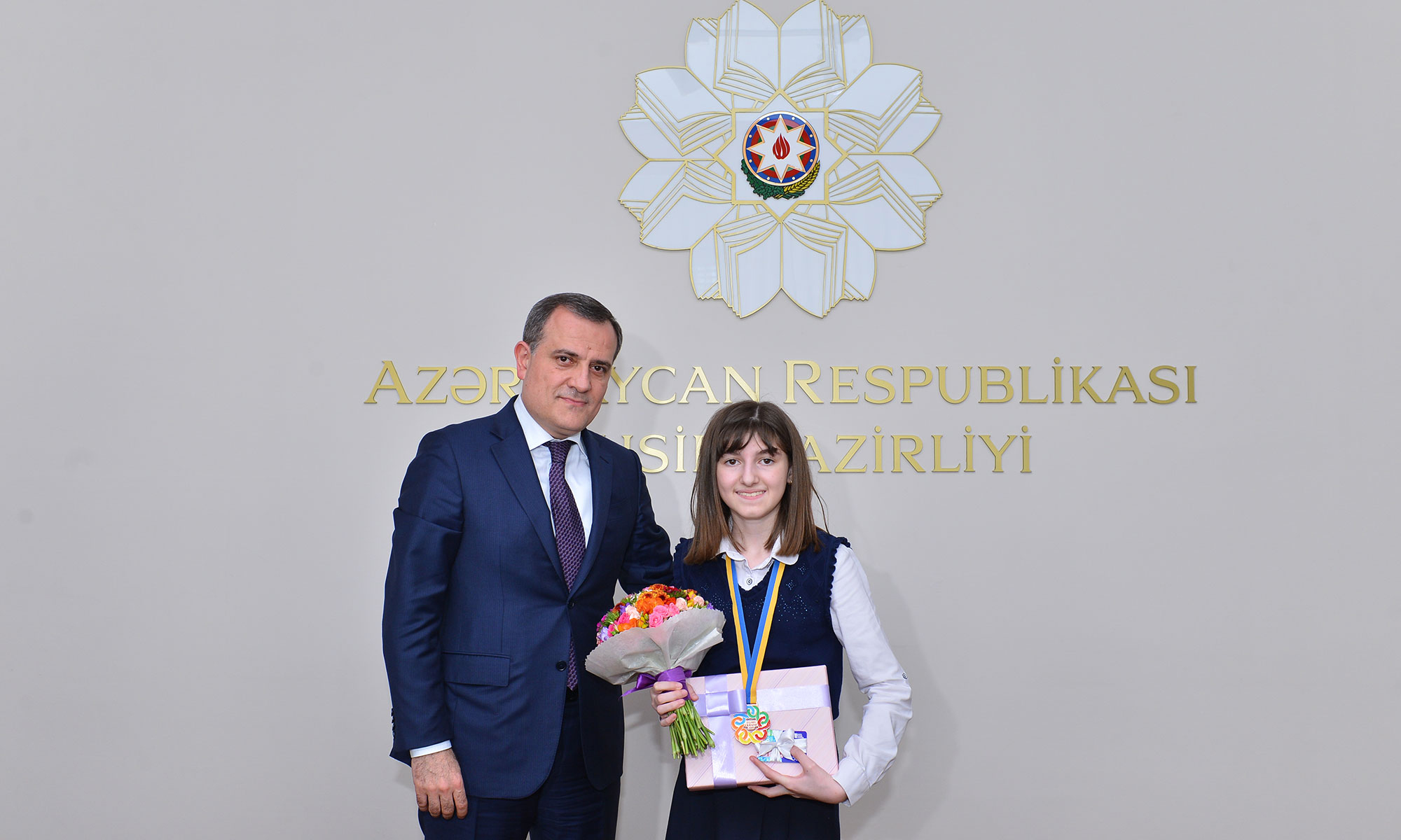 Təhsil naziri ən gənc olimpiada qalibi ilə görüşüb