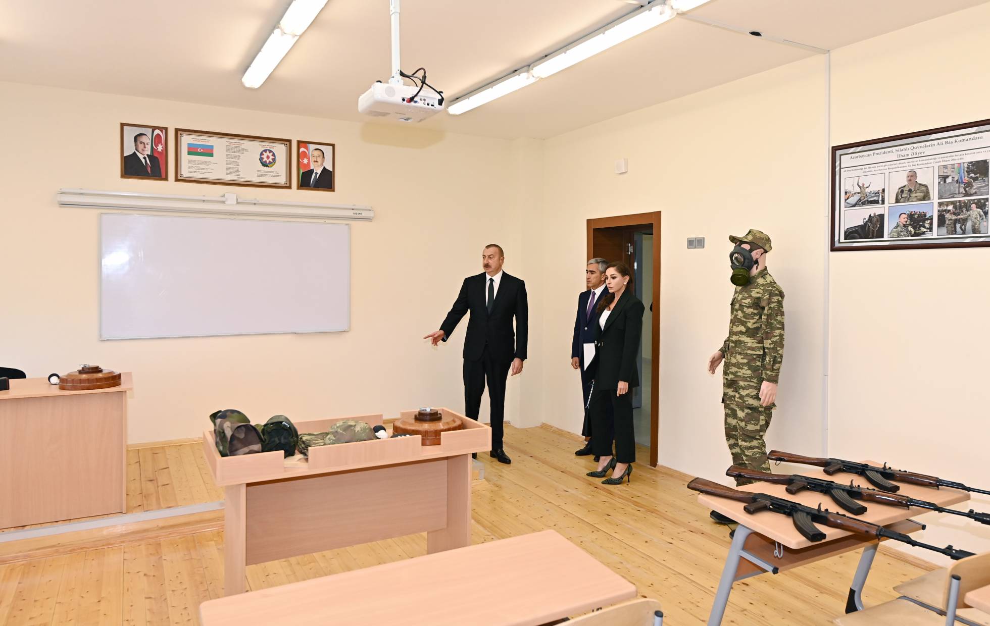 Prezident İlham Əliyev və birinci xanım Mehriban Əliyeva Sabunçu rayonunda inşa edilmiş 304 nömrəli tam orta məktəbin açılışında iştirak ediblər