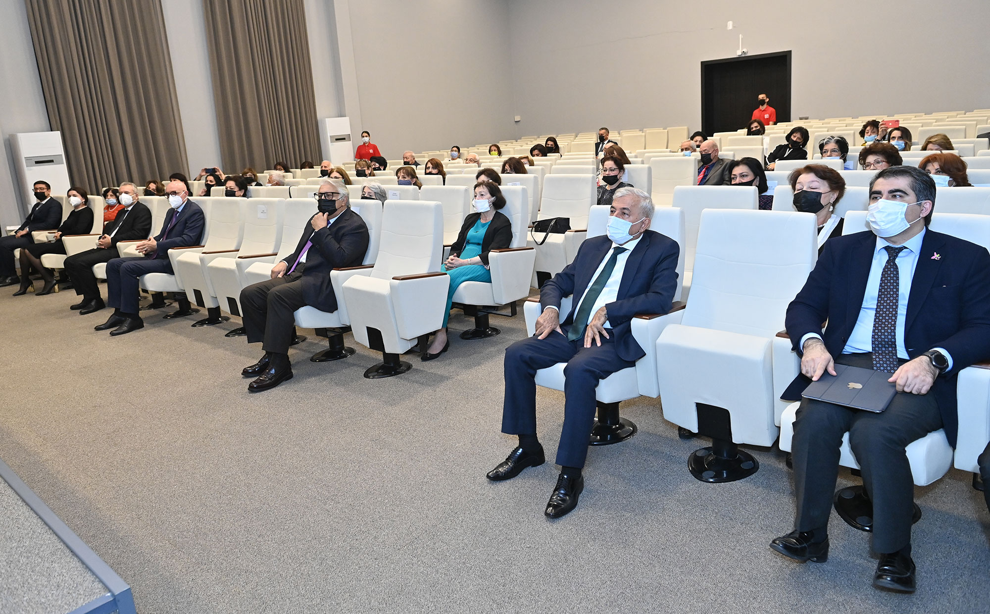 Bakı Musiqi Akademiyasının əməkdaşlarına dövlət təltifləri təqdim edilib