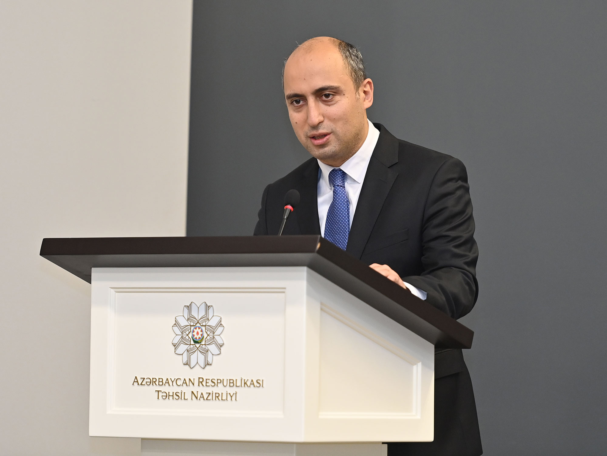 Təhsil naziri olimpiada qalibləri ilə görüşüb