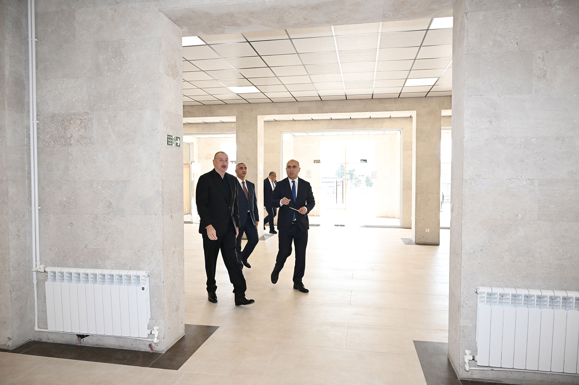 Prezident İlham Əliyev Xankəndidə Qarabağ Universitetində görülən işlərlə tanış olub
