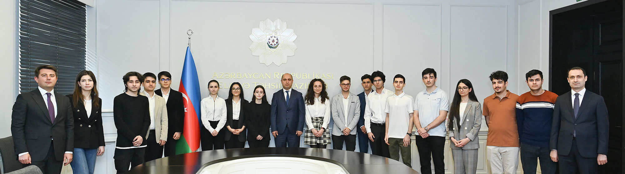 Emin Əmrullayev dünyanın nüfuzlu universitetlərinə qəbul olunan olimpiada qalibləri ilə görüşüb