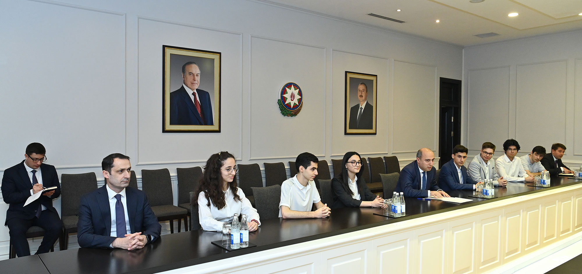 Emin Əmrullayev dünyanın nüfuzlu universitetlərinə qəbul olunan olimpiada qalibləri ilə görüşüb