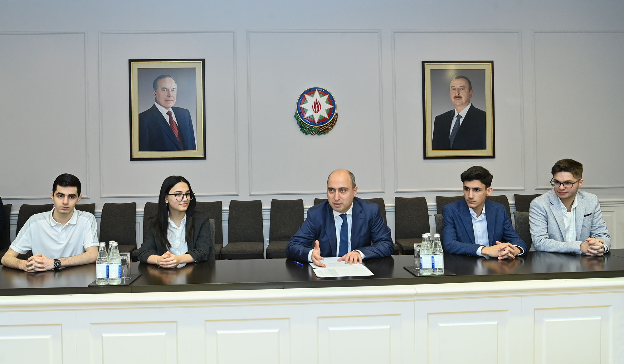 Emin Əmrullayev dünyanın nüfuzlu universitetlərinə qəbul olunan olimpiada qalibləri ilə görüşüb