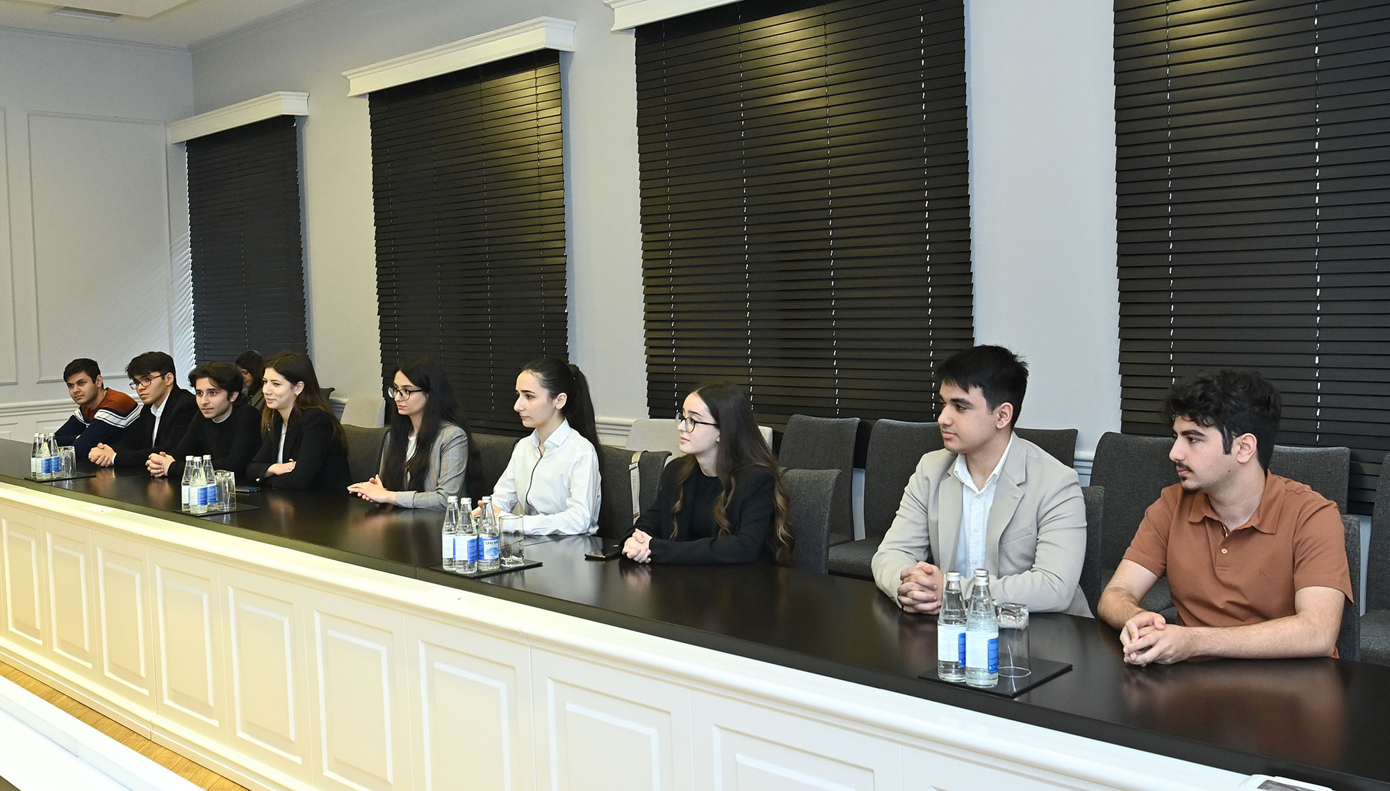 Emin Əmrullayev dünyanın nüfuzlu universitetlərinə qəbul olunan olimpiada qalibləri ilə görüşüb