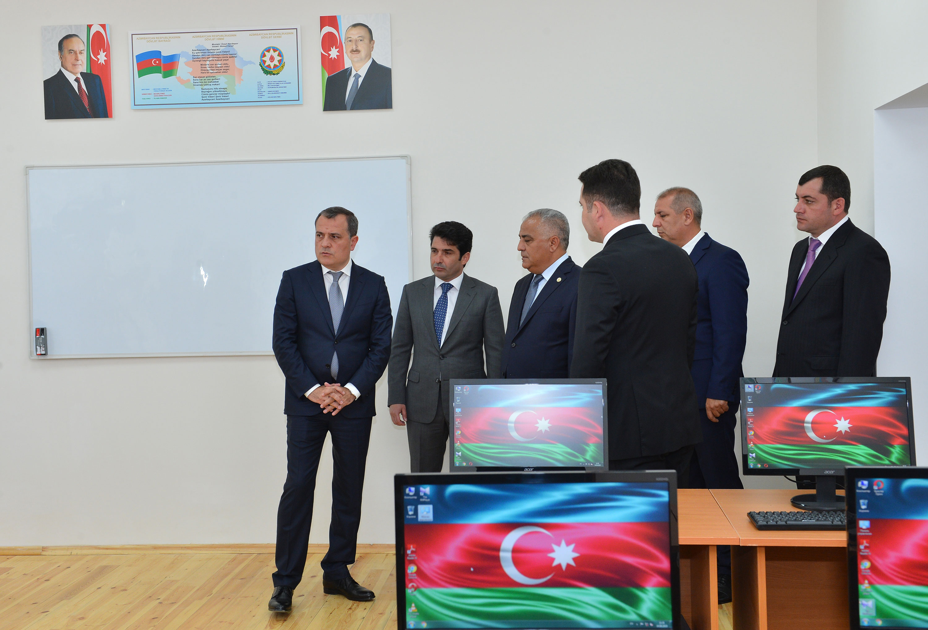 Təhsil naziri Qubanın Alekseyevka kəndində ilk dərs günündə iştirak edib