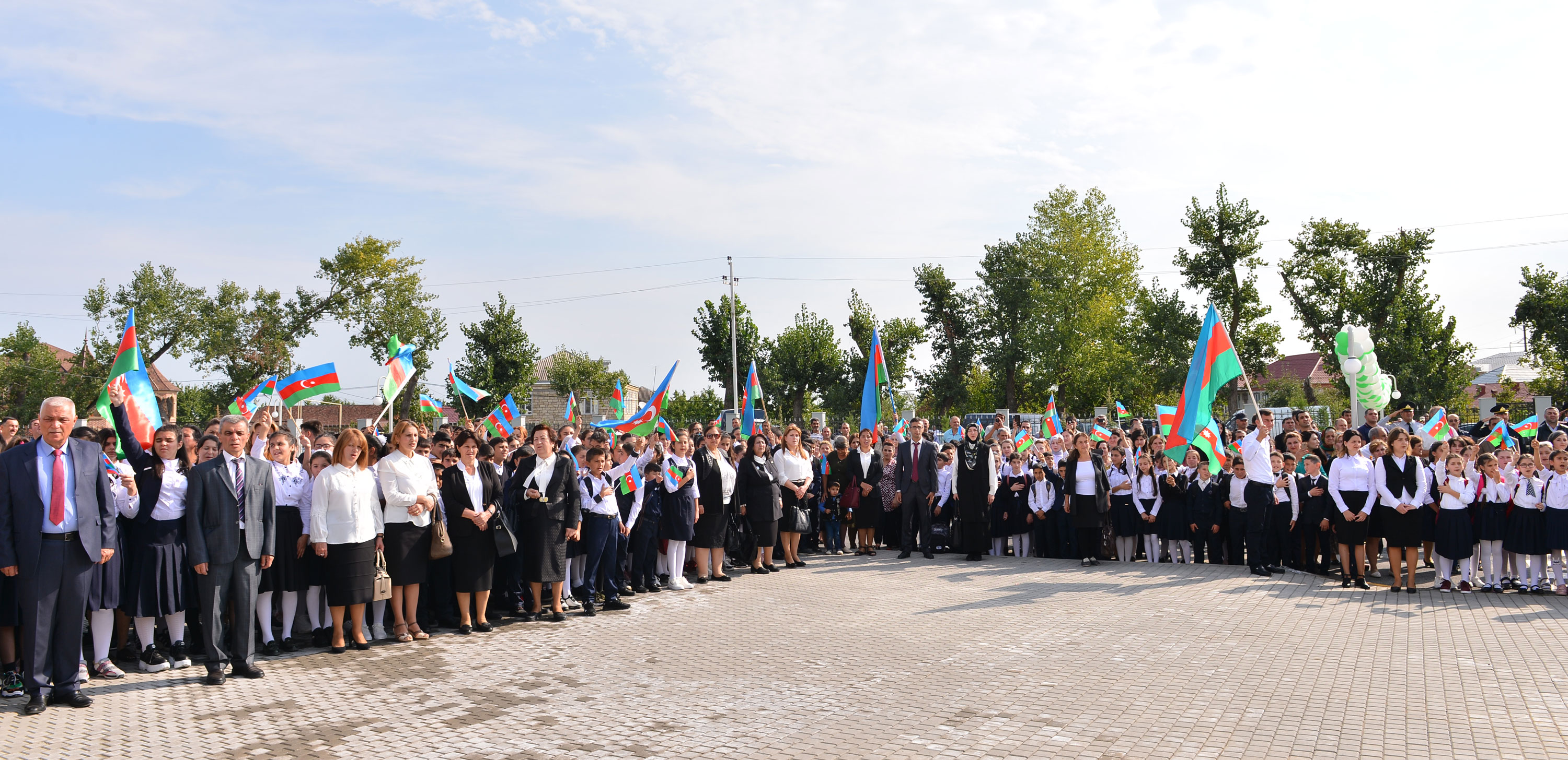 Təhsil naziri Qubanın Alekseyevka kəndində ilk dərs günündə iştirak edib