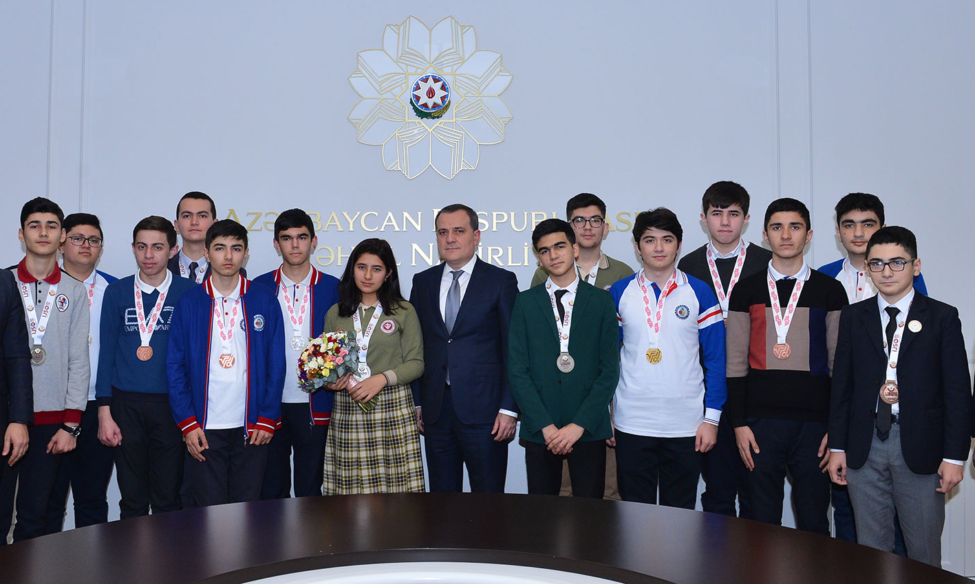 Təhsil naziri olimpiada qalibləri ilə görüşüb