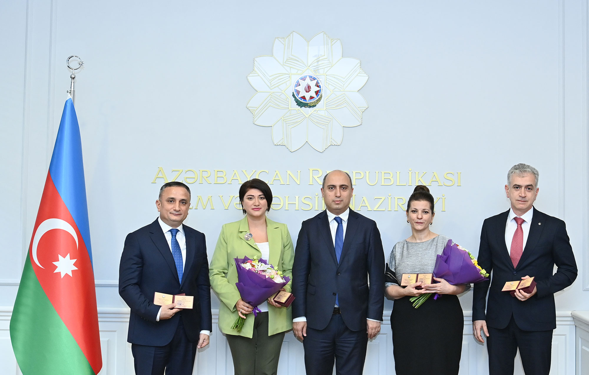 Nazirliyin əməkdaşlarına dövlət təltifləri təqdim edilib