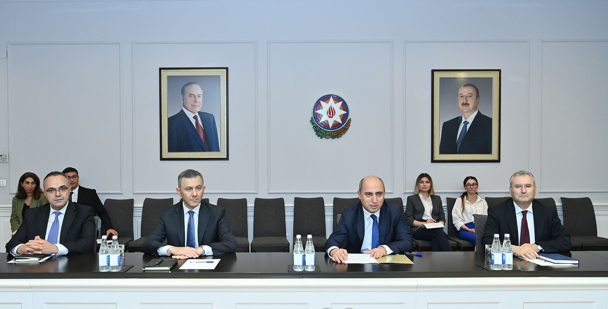 Nazirliyin əməkdaşlarına dövlət təltifləri təqdim edilib