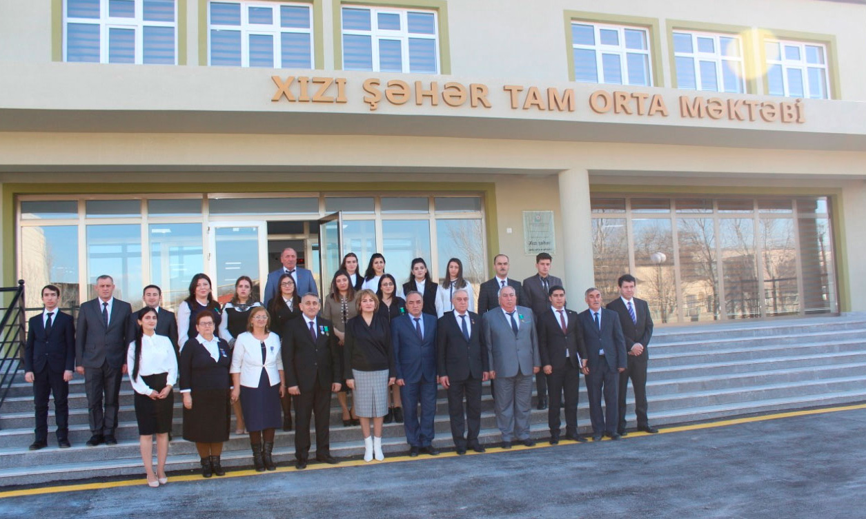 Nazir müavini Məhəbbət Vəliyeva Xızıda məktəb açılışında