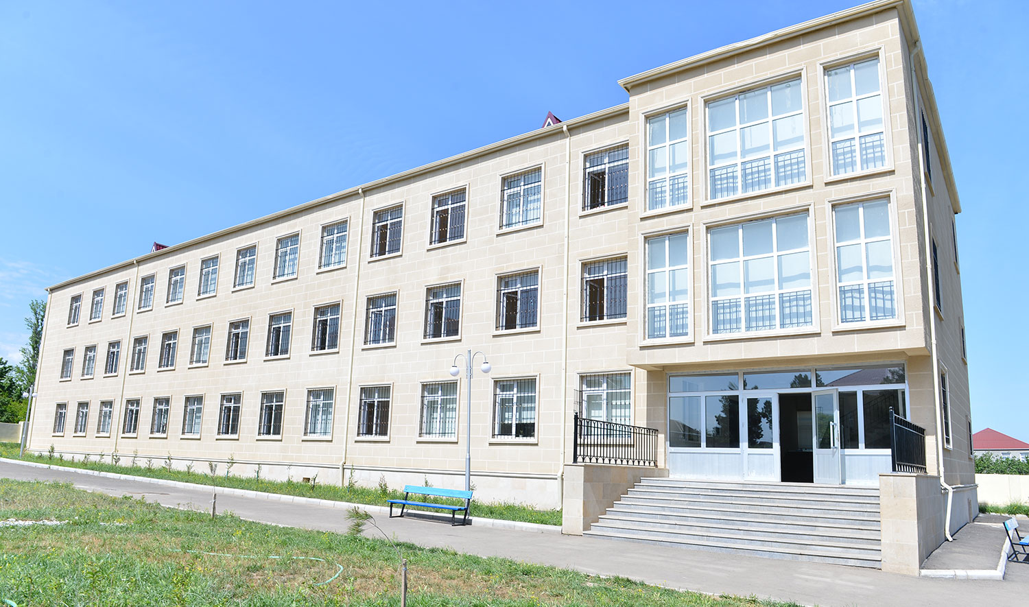 Təhsil naziri İnteqrasiya təlimli internat tipli gimnaziyada olub