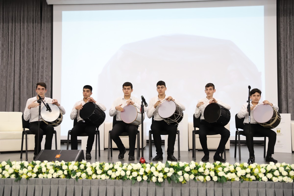 İrəvan Müəllimlər Seminariyasının 140 illiyinə həsr edilən elmi konfrans keçirilib