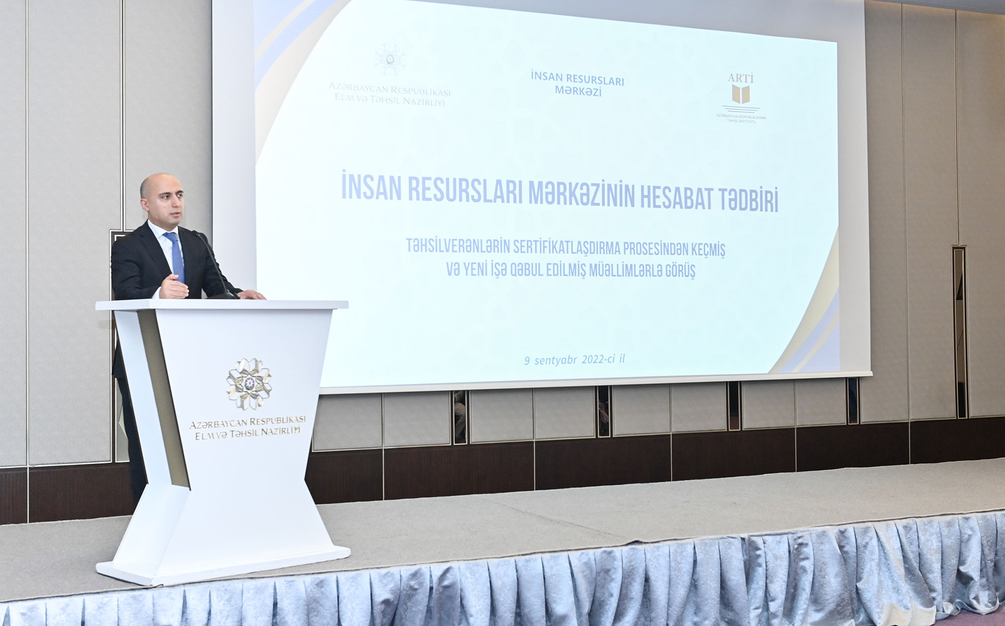 İlk sertifikatlar elm və təhsili naziri tərəfindən müəllimlərə təqdim edildi