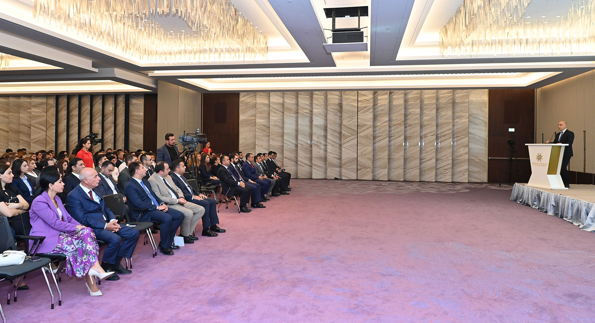 İlk sertifikatlar elm və təhsili naziri tərəfindən müəllimlərə təqdim edildi
