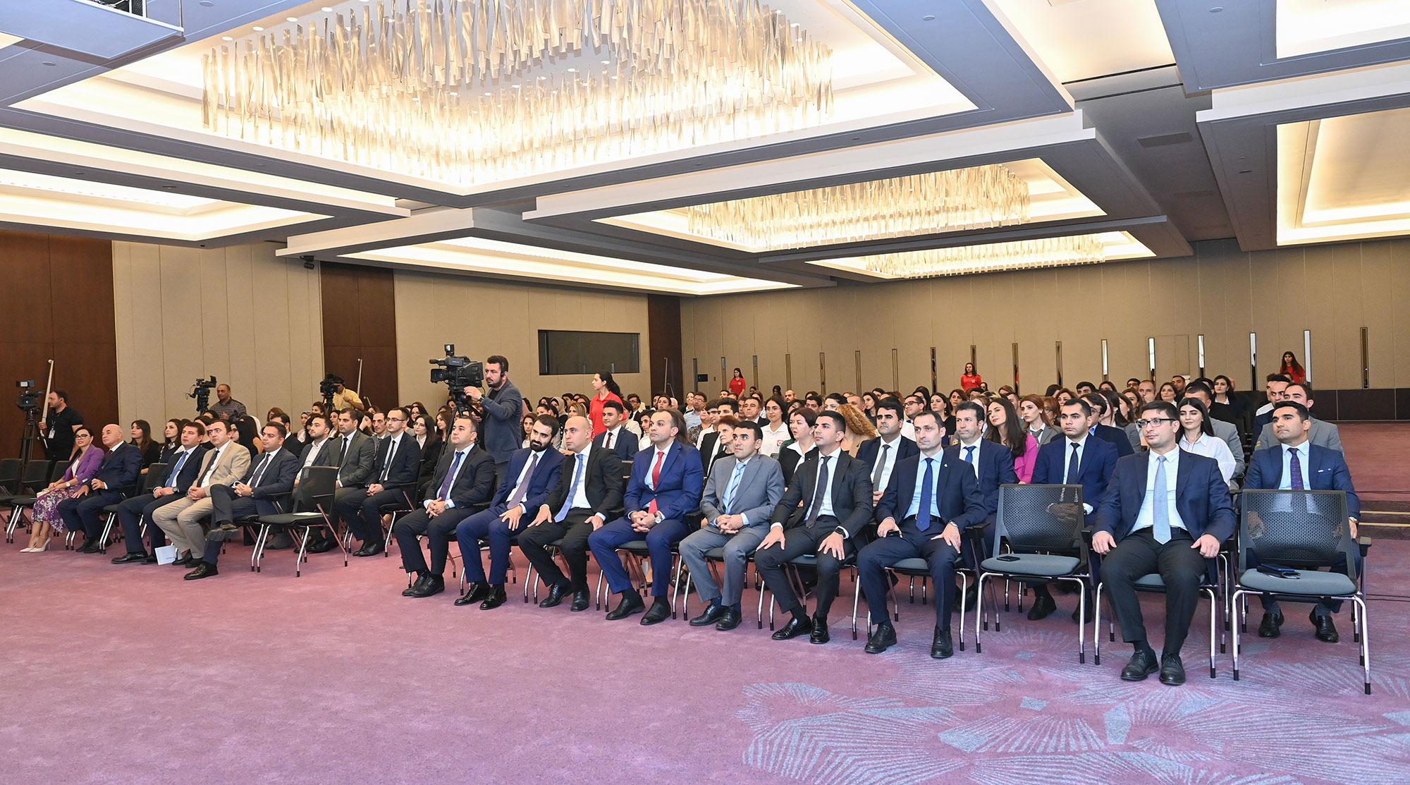 İlk sertifikatlar elm və təhsili naziri tərəfindən müəllimlərə təqdim edildi
