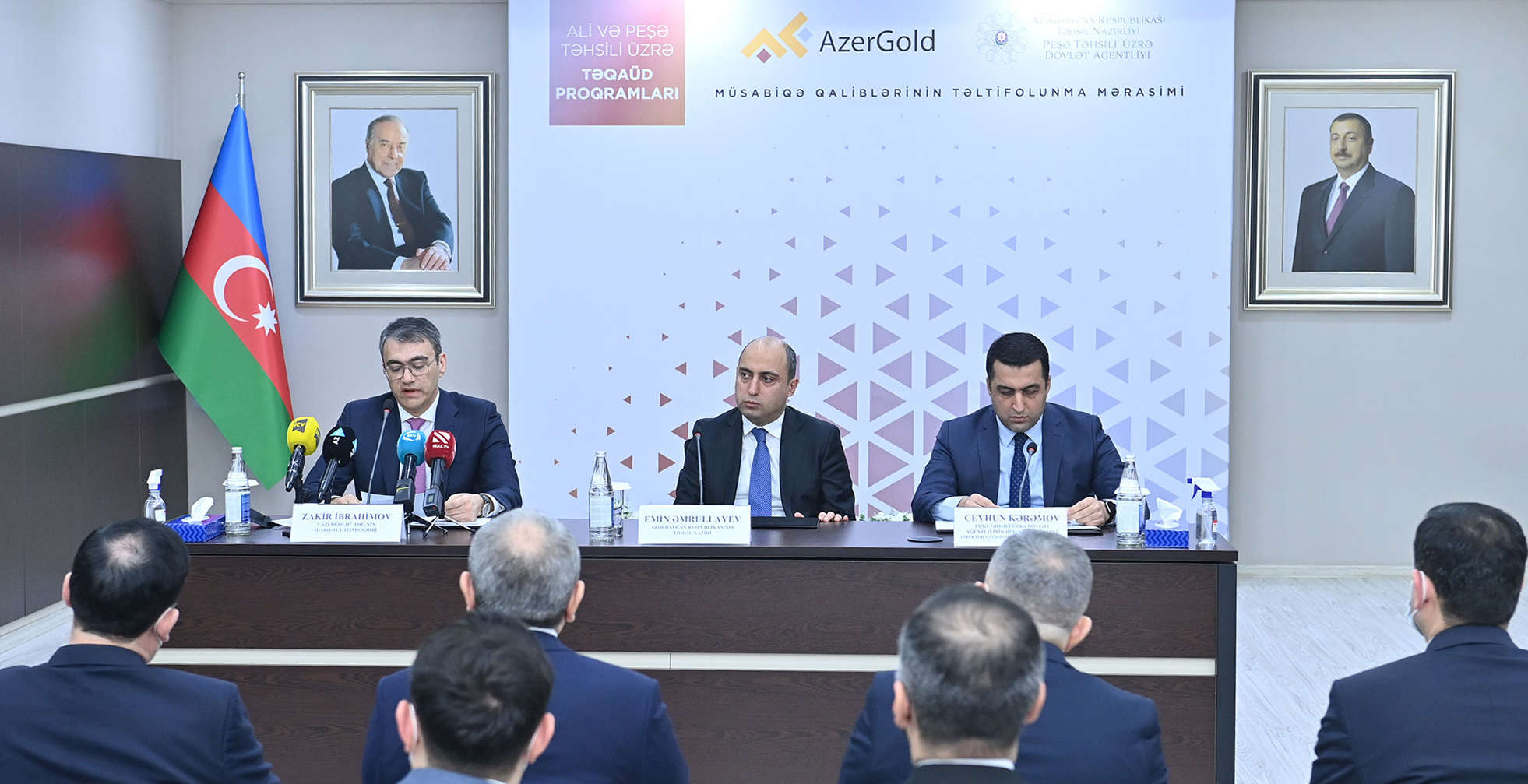 Peşə və ali təhsil müəssisələri üçün elan edilmiş təqaüd proqramlarının qalibləri mükafatlandırılıb