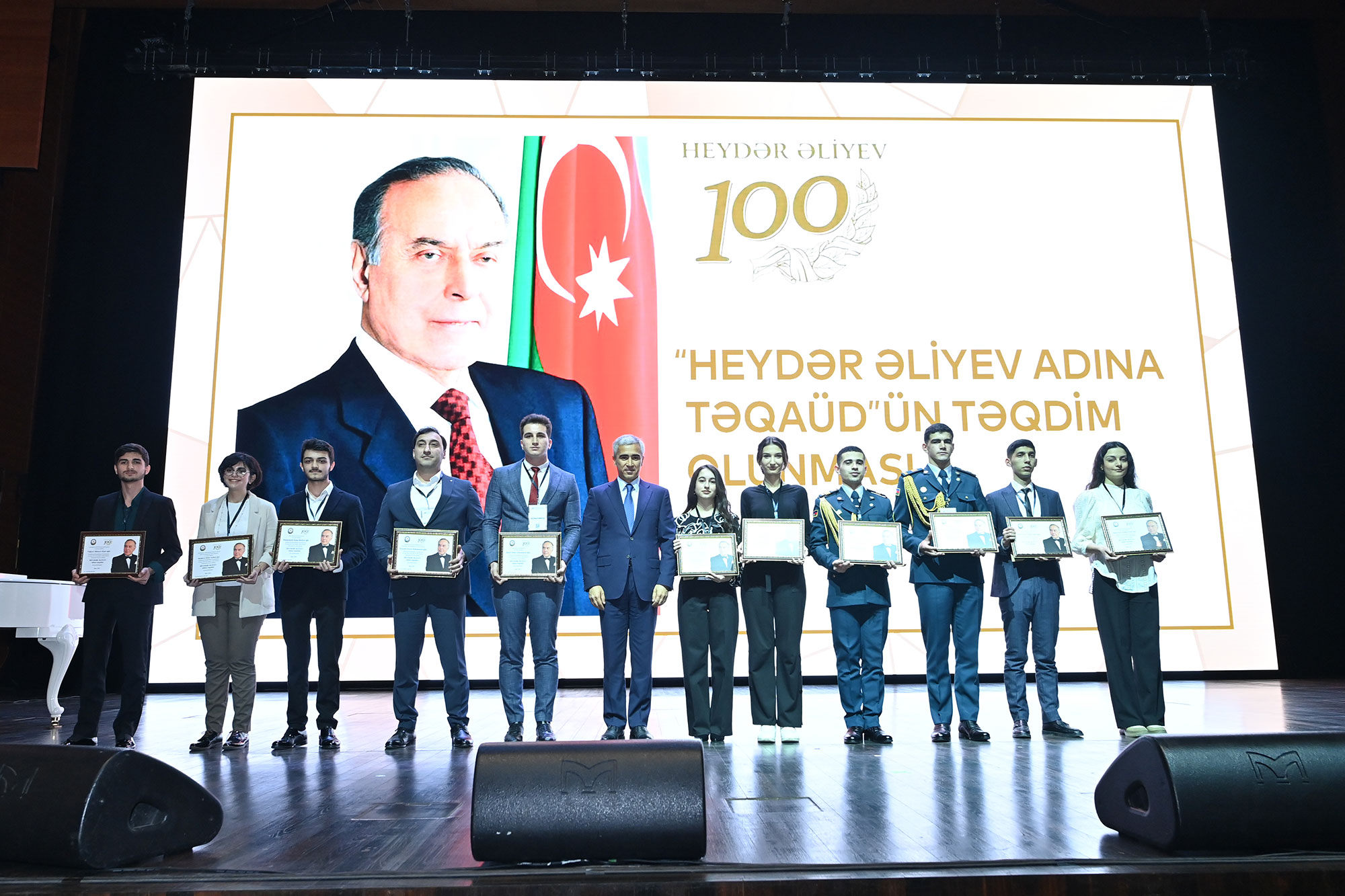 Azərbaycan müəllimlərinin XVI qurultayı başa çatıb