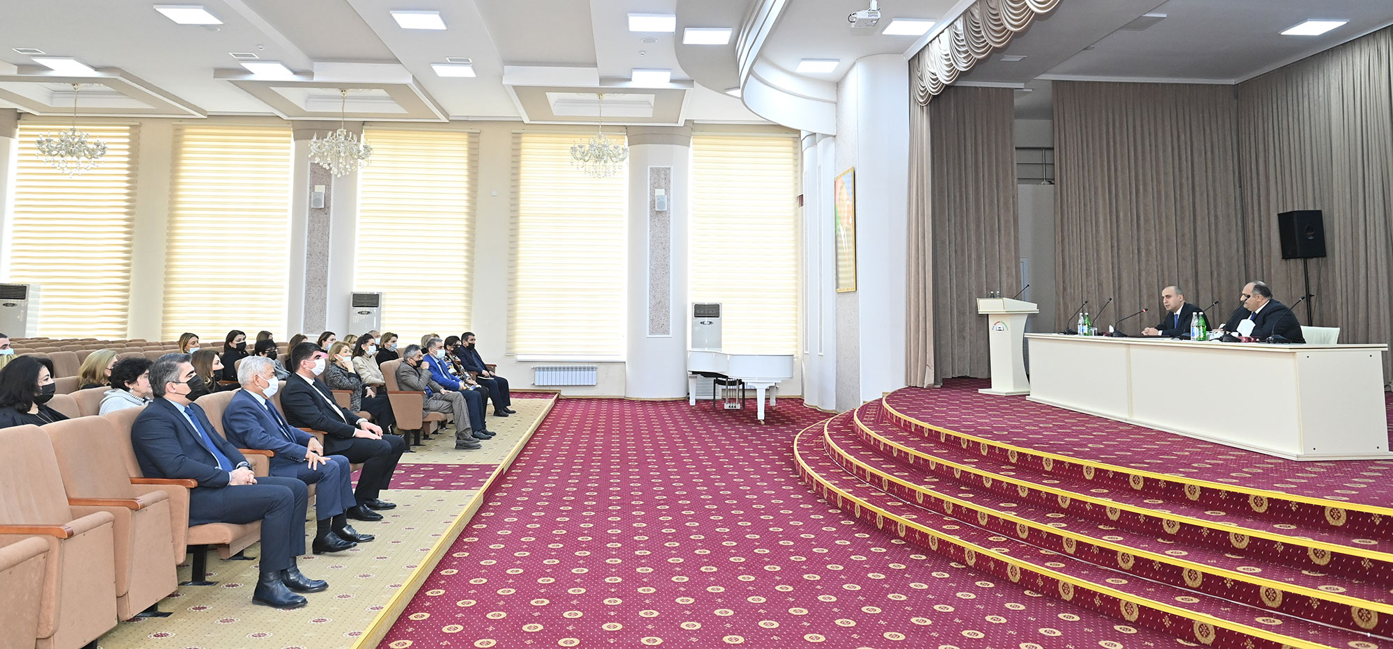 Bakı Slavyan Universitetinin rektoru kollektivə təqdim edilib