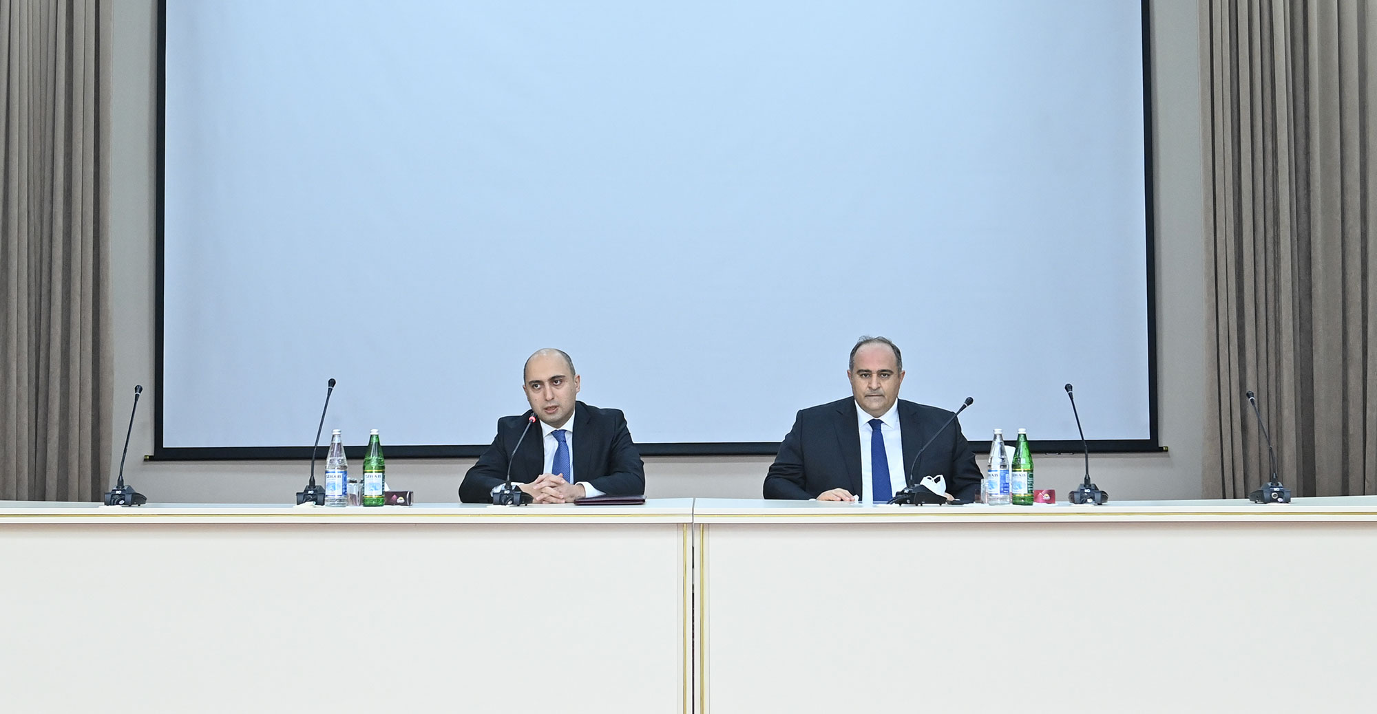 Bakı Slavyan Universitetinin rektoru kollektivə təqdim edilib