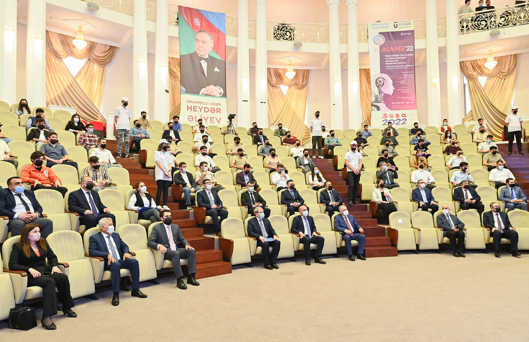 Təhsil naziri “Code Academy”nin məzunu olan AzTU tələbələrinə diplomları təqdim edib
