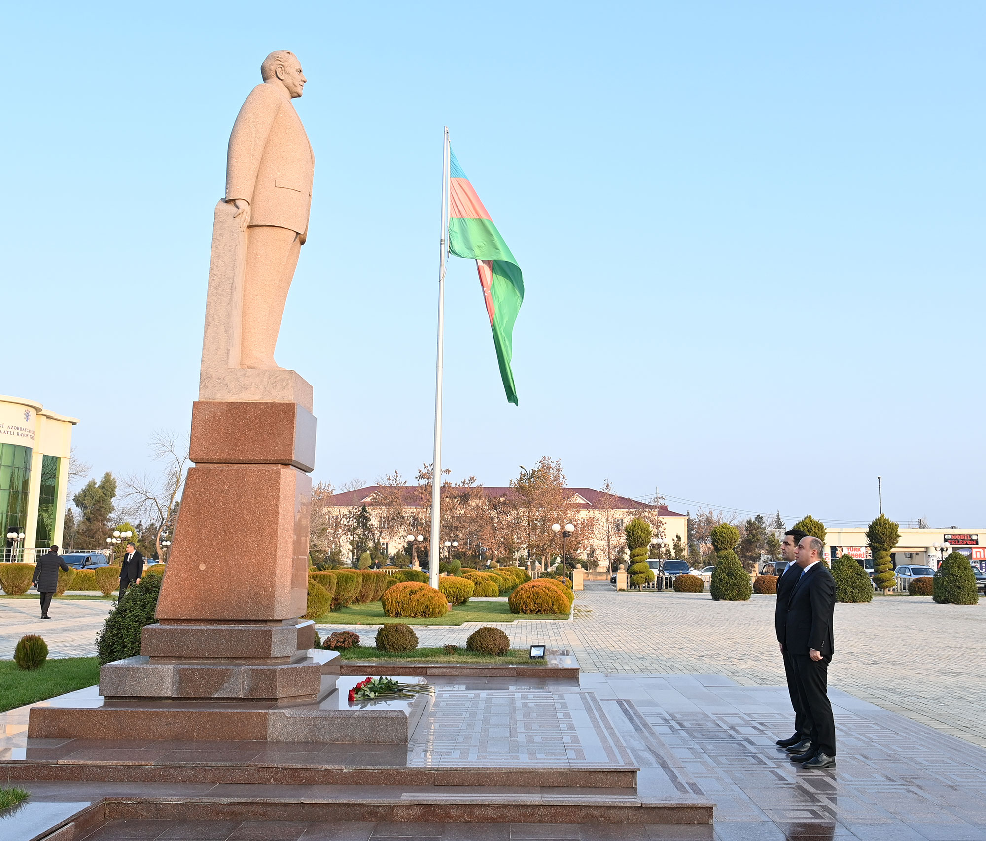 Nazir Saatlıda vətəndaşları qəbul edib