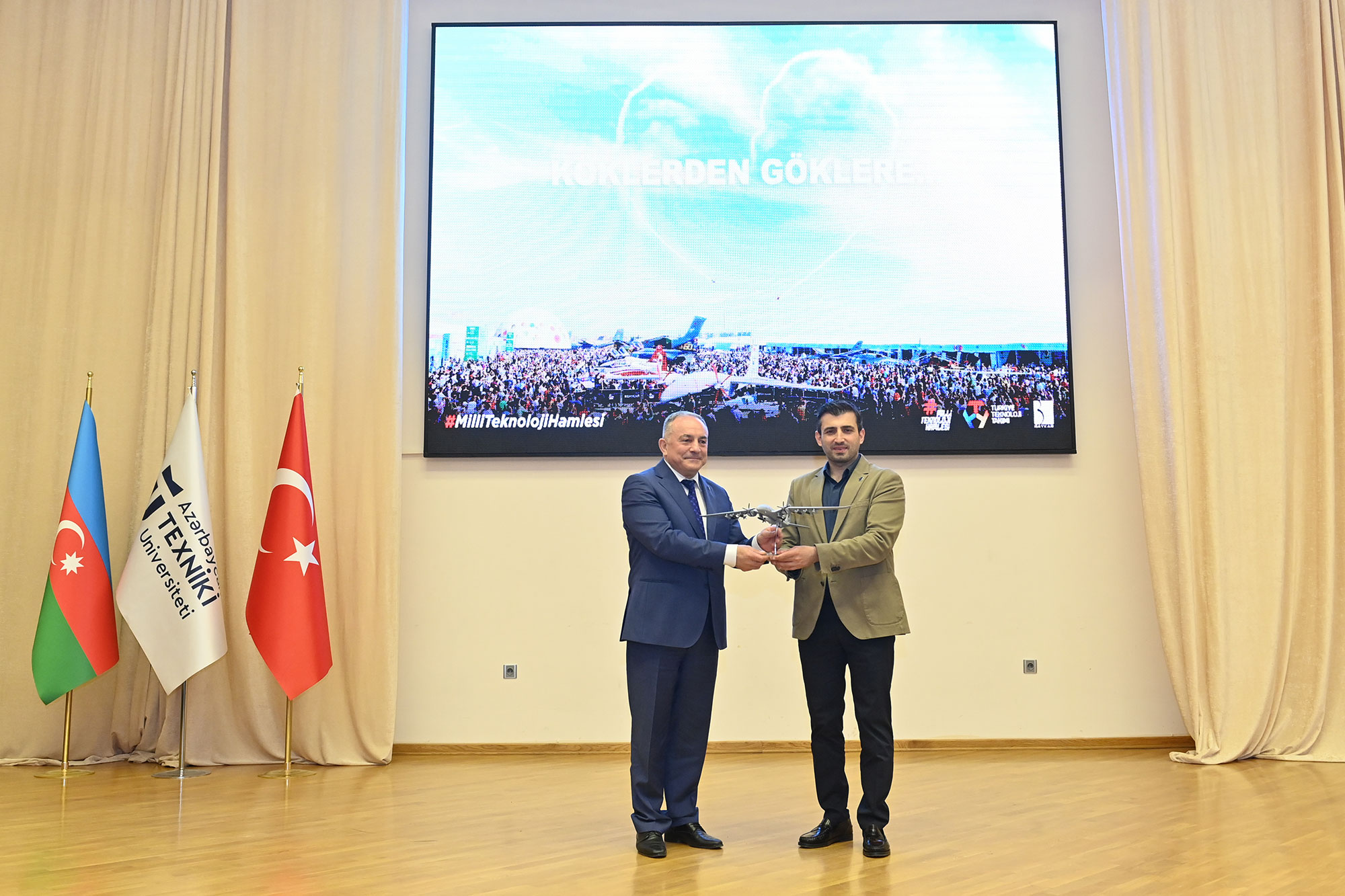 Selçuk Bayraktara Azərbaycan Texniki Universitetinin fəxri doktoru adı verilib