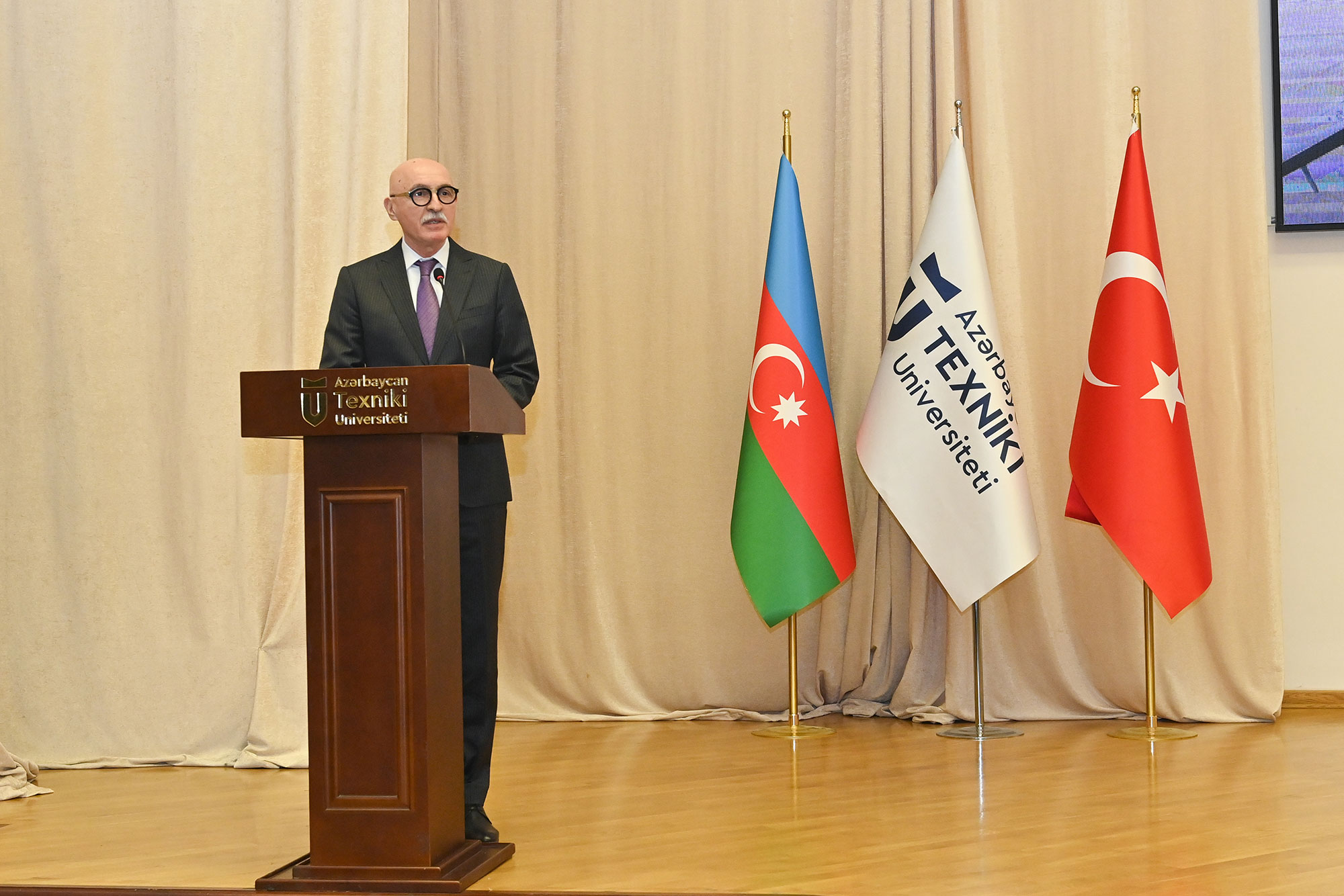 Selçuk Bayraktara Azərbaycan Texniki Universitetinin fəxri doktoru adı verilib