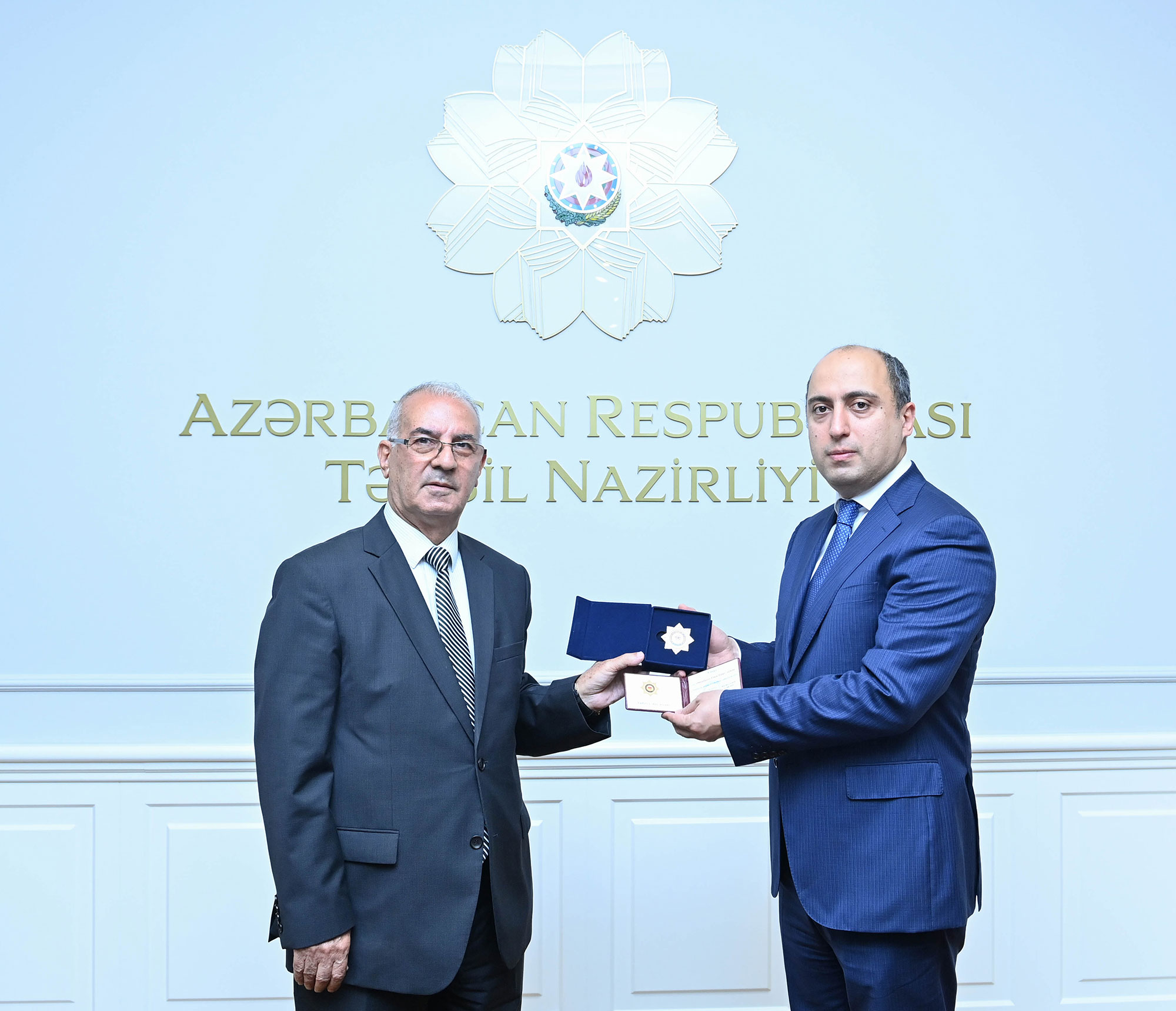 Təhsil naziri Həmkarlar İttifaqının yubiley döş nişanları ilə təltif olunub