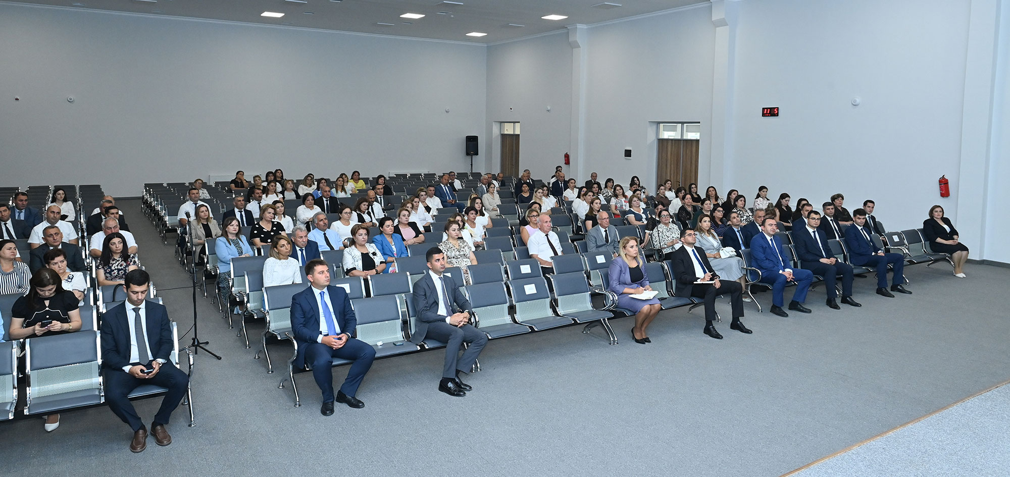 Elm və təhsil naziri Sumqayıtda məktəb direktorları ilə görüşüb