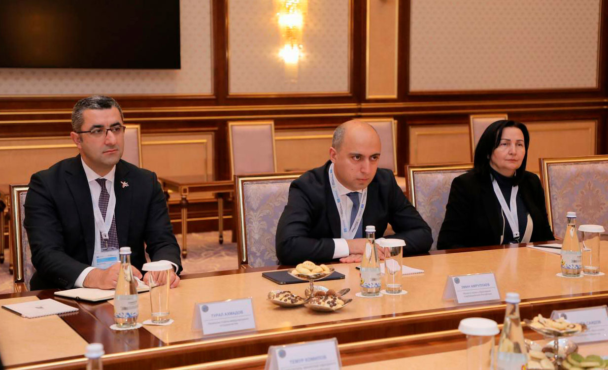 Emin Əmrullayev Özbəkistanın xalq təhsili naziri ilə görüşüb