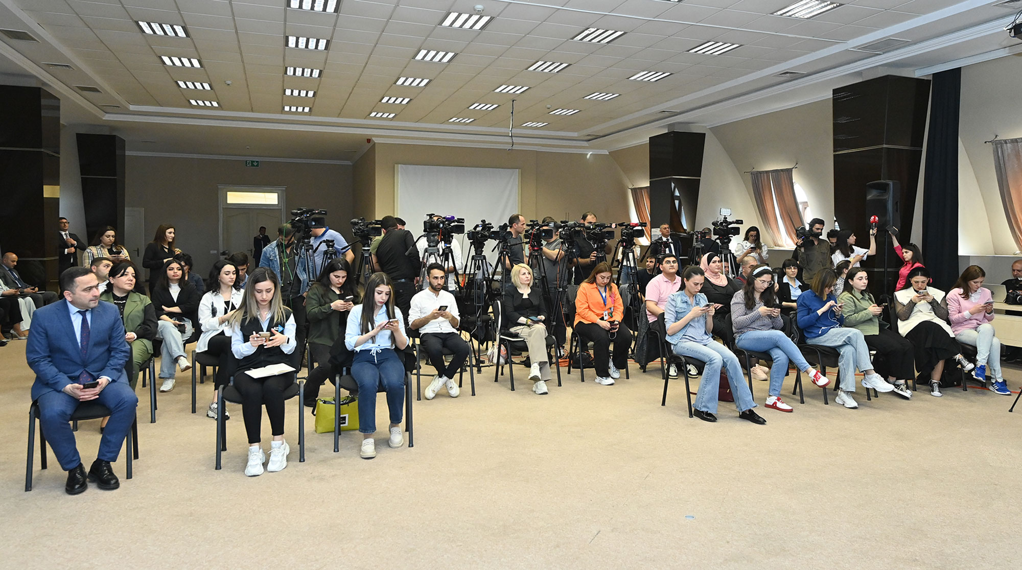 Elm və təhsil naziri media üçün brifinq keçirib