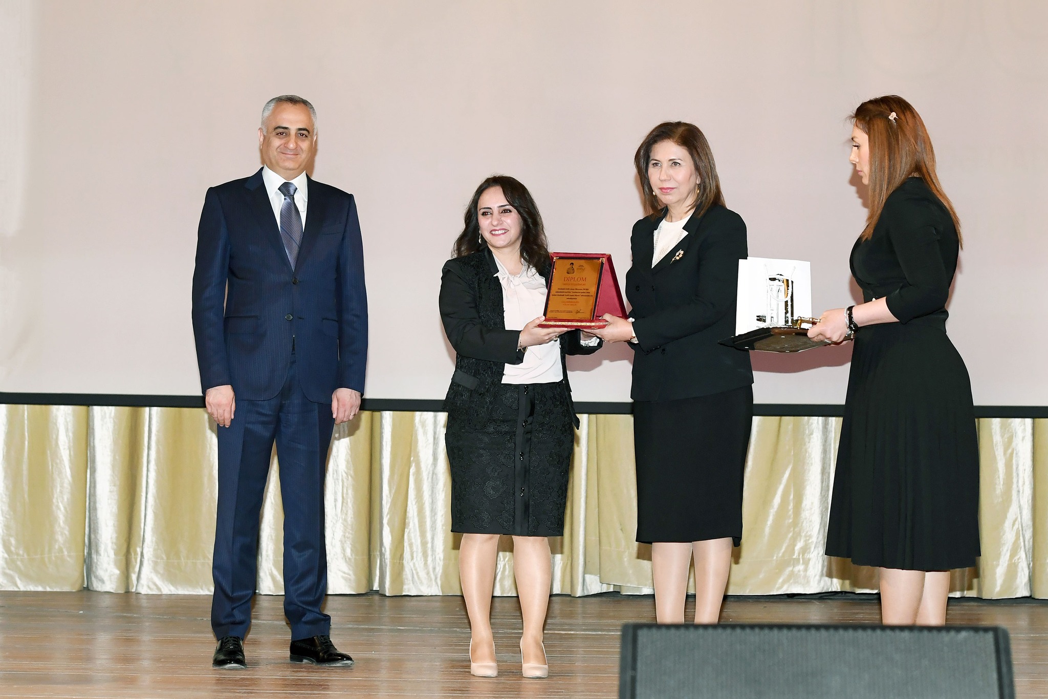 Akademik Zərifə xanım Əliyevanın anadan olmasının 100 illiyinə həsr olunmuş konfrans