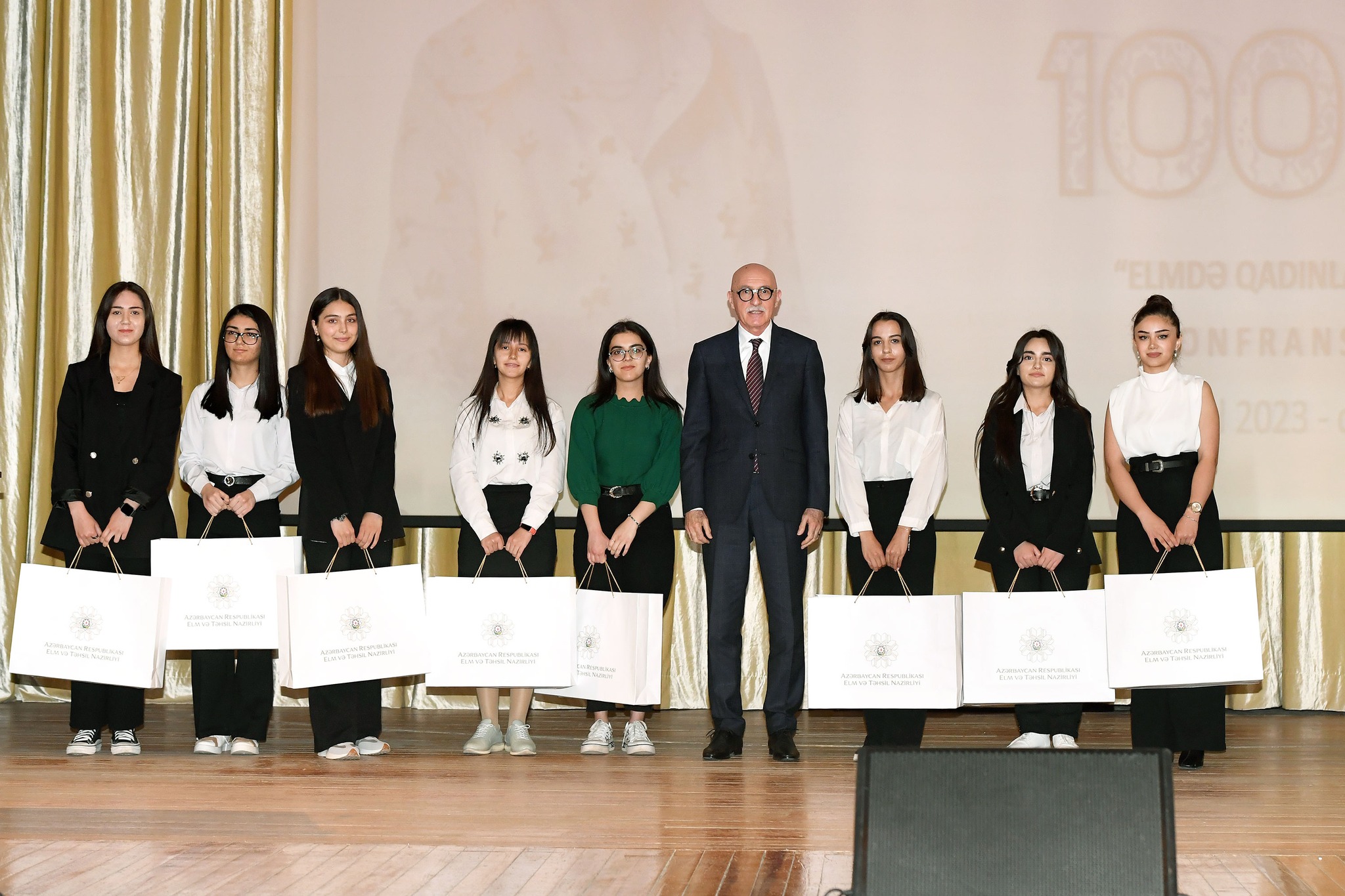Akademik Zərifə xanım Əliyevanın anadan olmasının 100 illiyinə həsr olunmuş konfrans