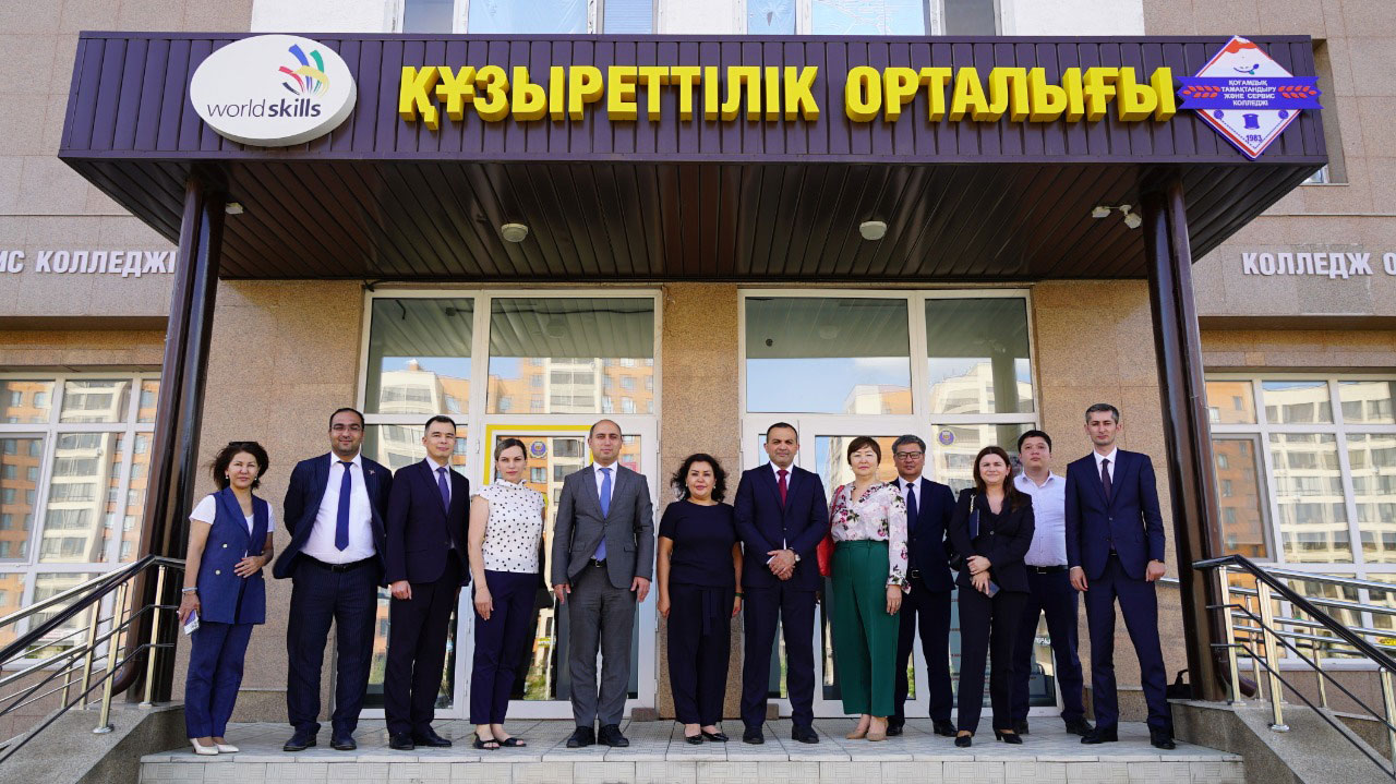 Təhsil naziri Qazaxıstanda səfərdədir