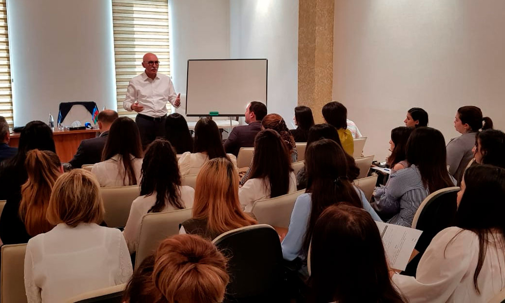 Nazir müavini Firudin Qurbanov İmişlidə gənc müəllimlərlə görüşüb