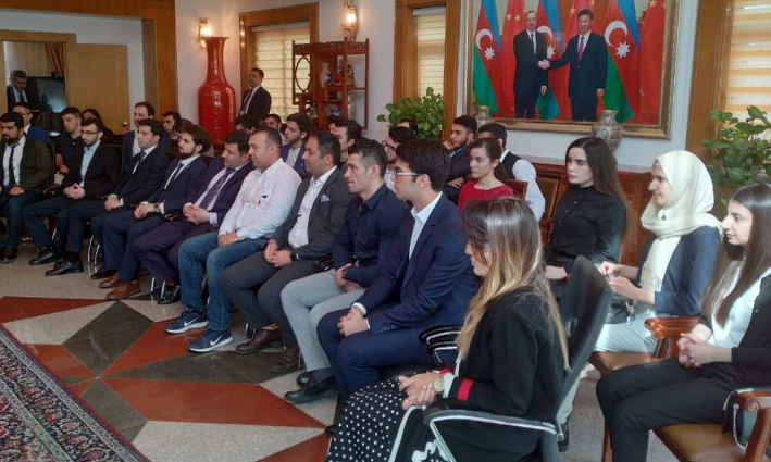 Təhsil naziri Çində azərbaycanlı tələbələrlə görüşüb
