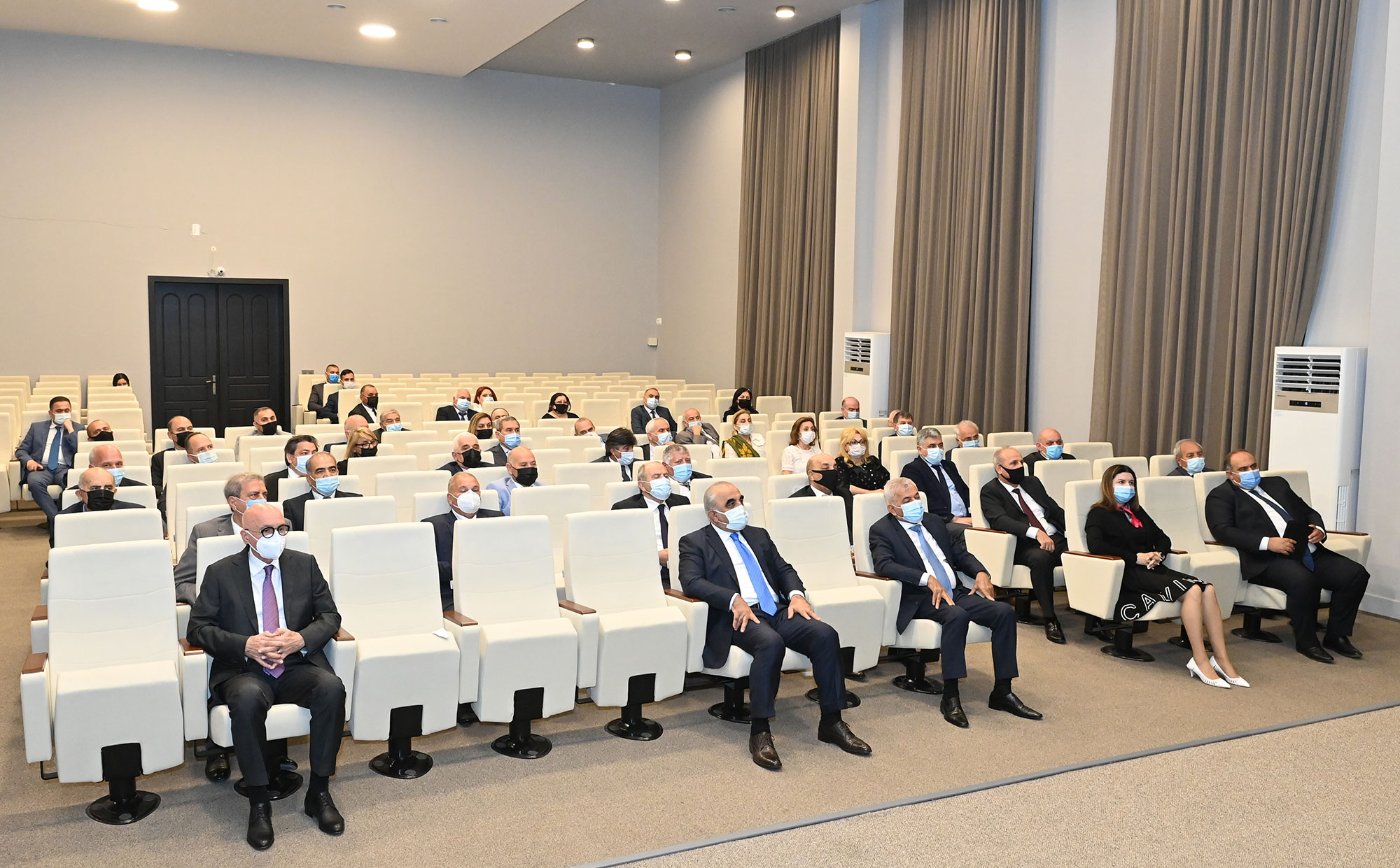 UNEC əməkdaşlarına dövlət təltifləri təqdim edilib