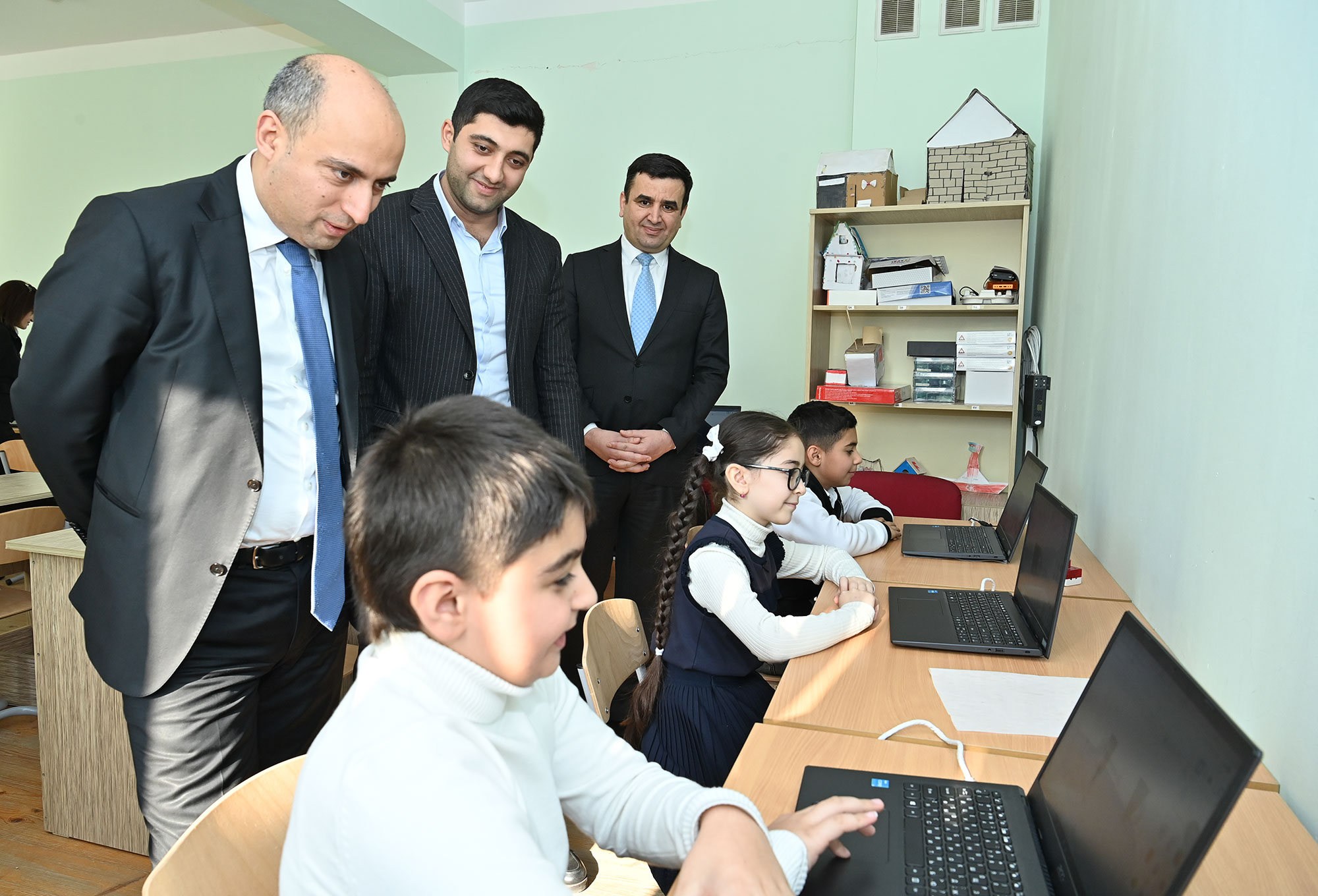 Nazir Saatlı məktəbində olub
